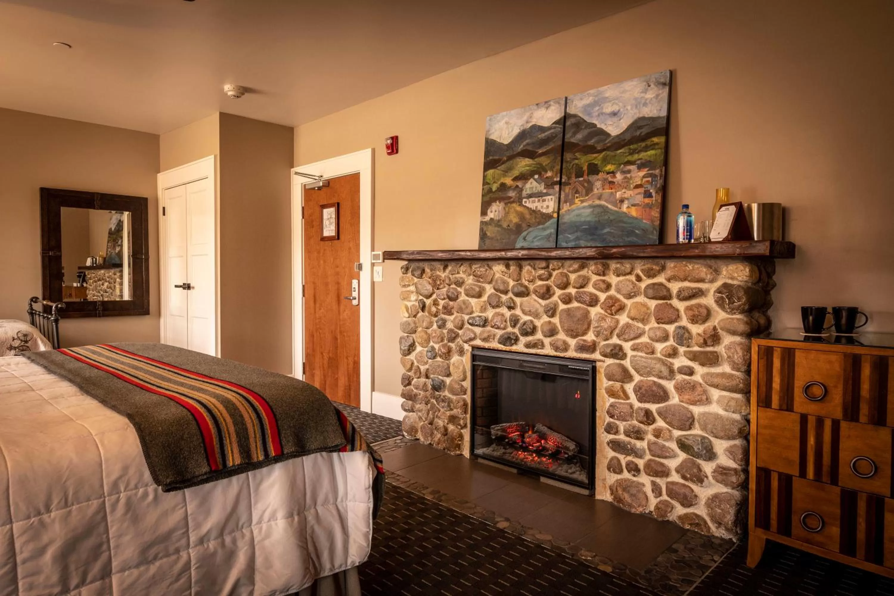 flat iron, Bed in Hotel Broad Ripple