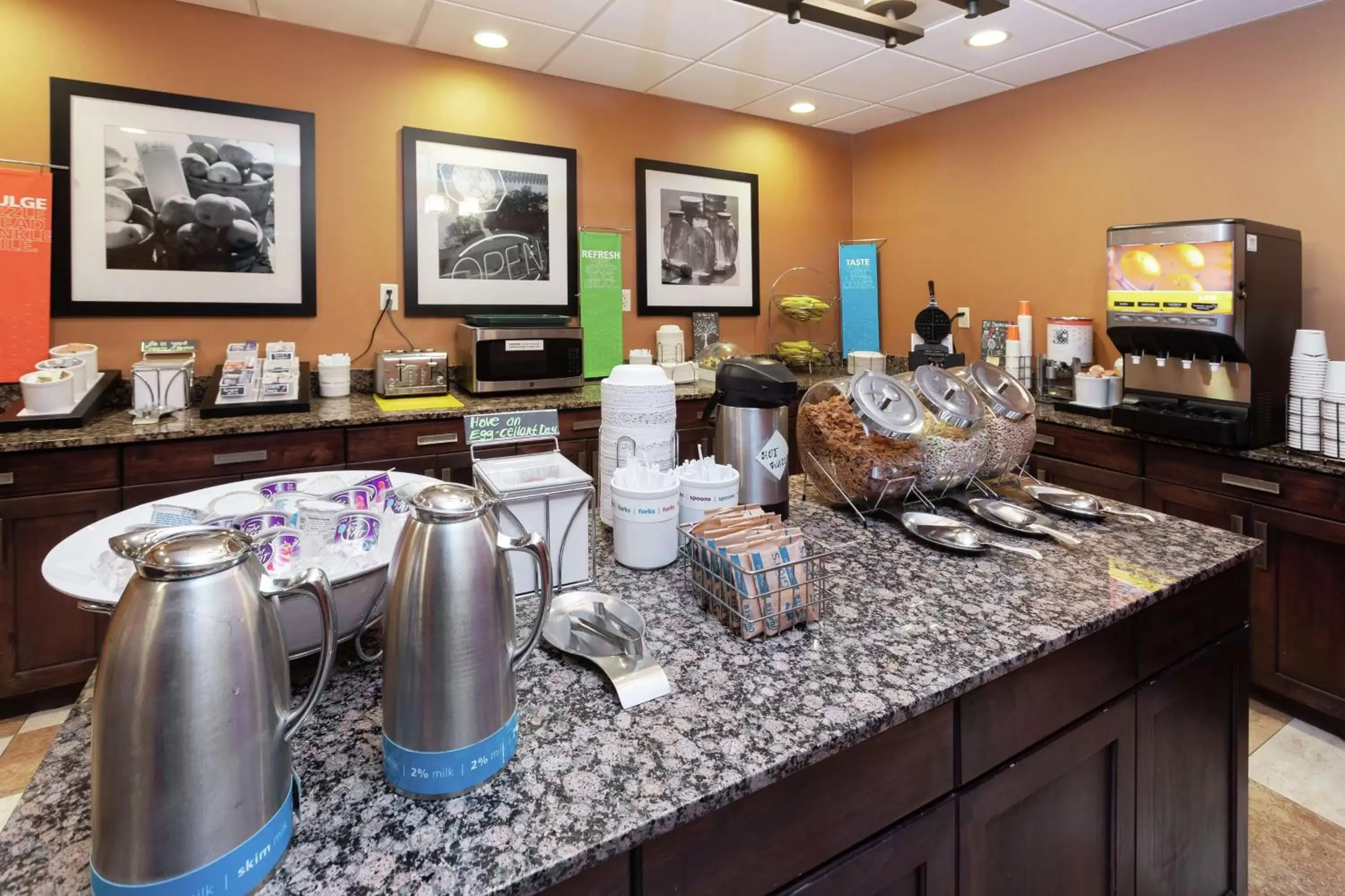 Dining area, Restaurant/Places to Eat in Hampton Inn & Suites-Austin Airport