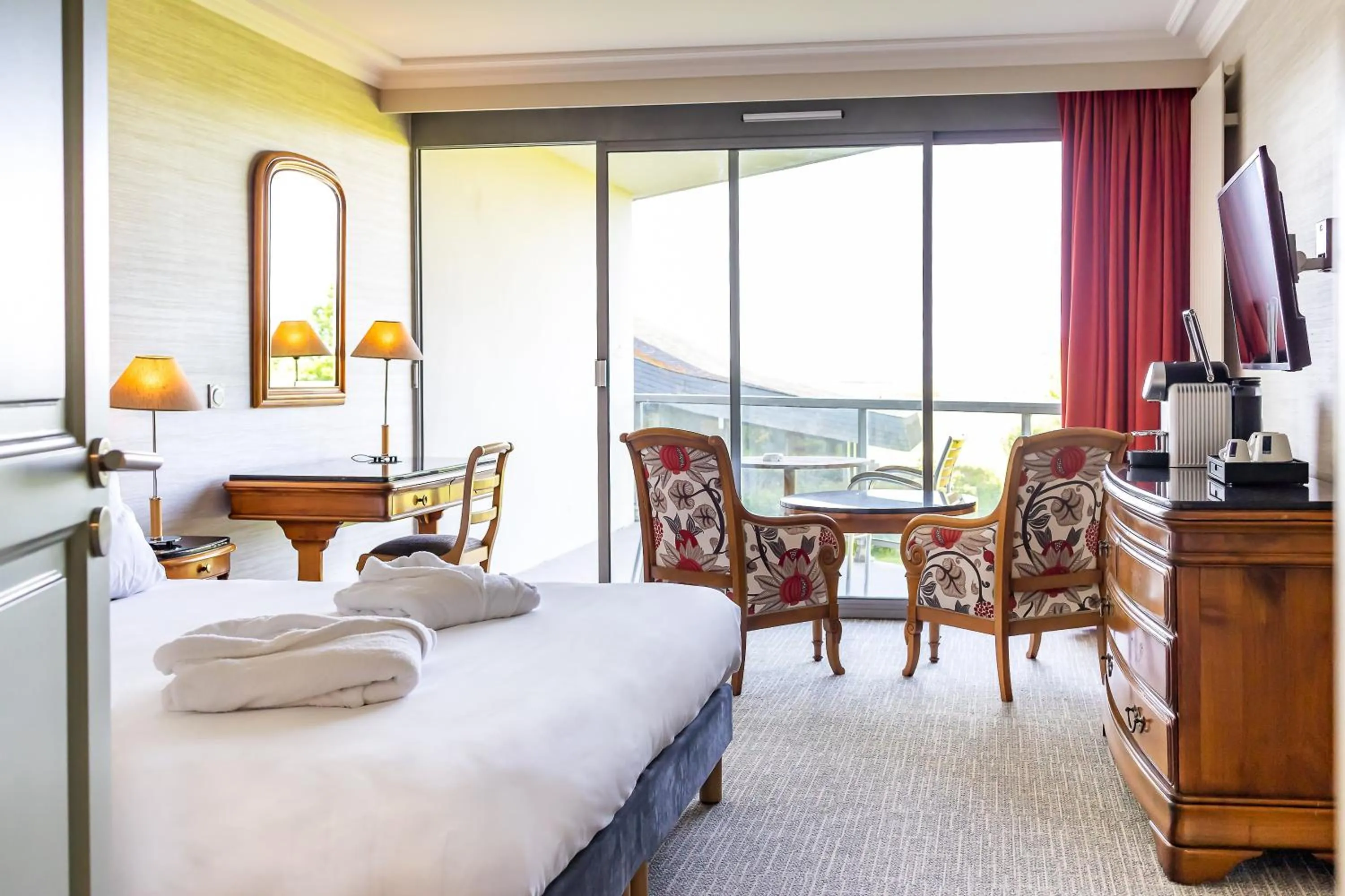 Balcony/Terrace, Bed in Le Relais Saint Michel