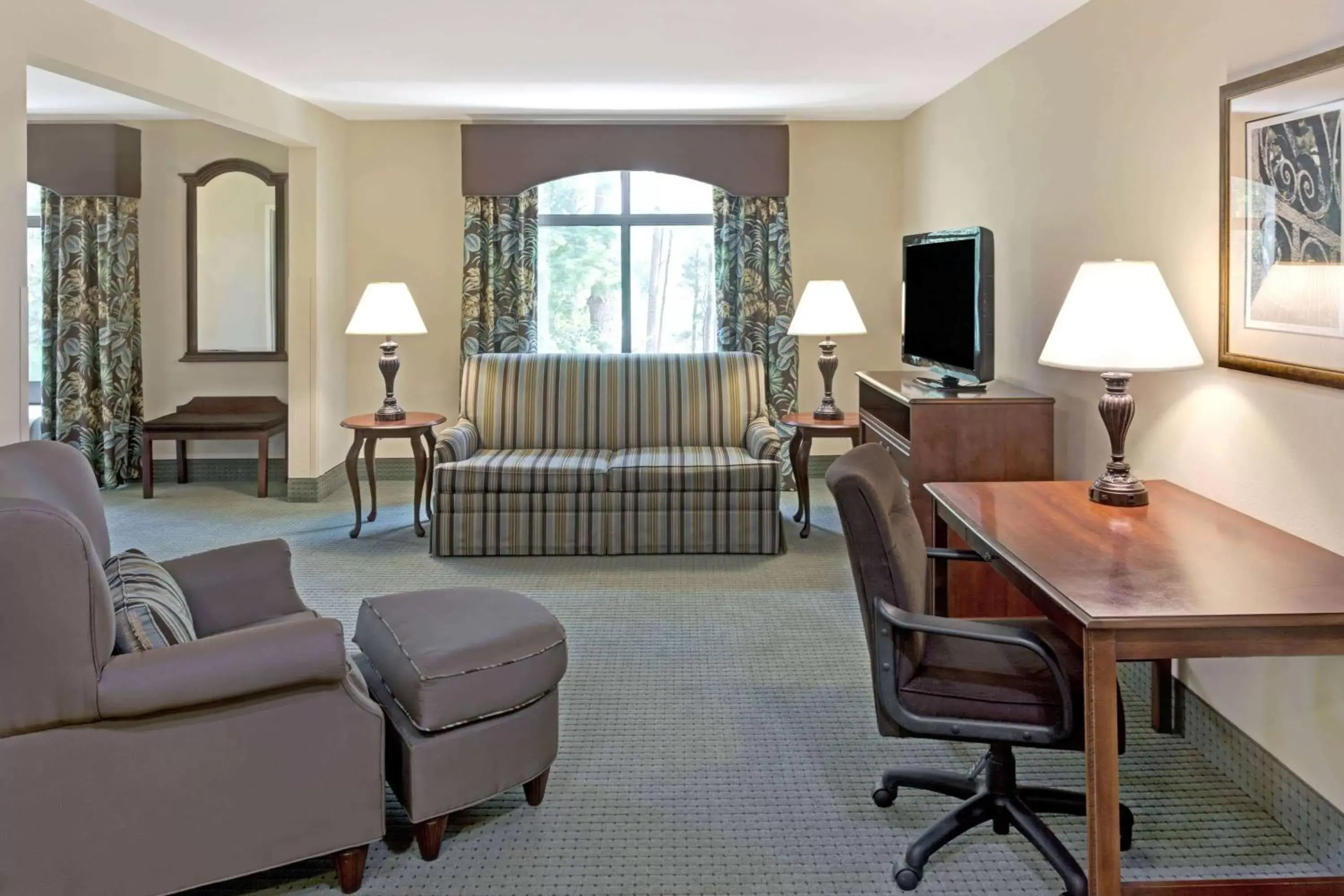 Photo of the whole room, Seating Area in Wingate by Wyndham Charleston Southern University