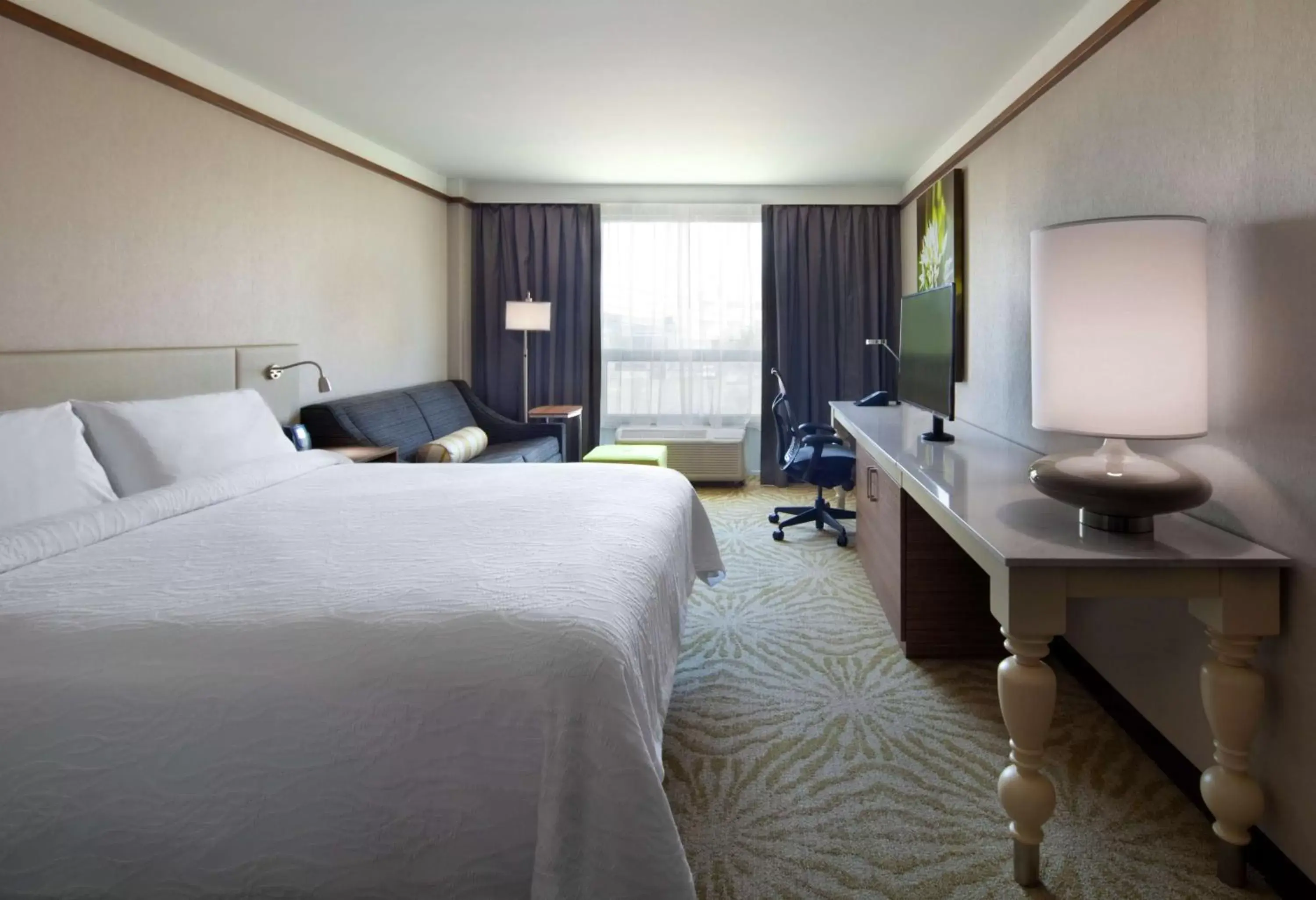 Bedroom, Bed in Hilton Garden Inn Montreal Airport