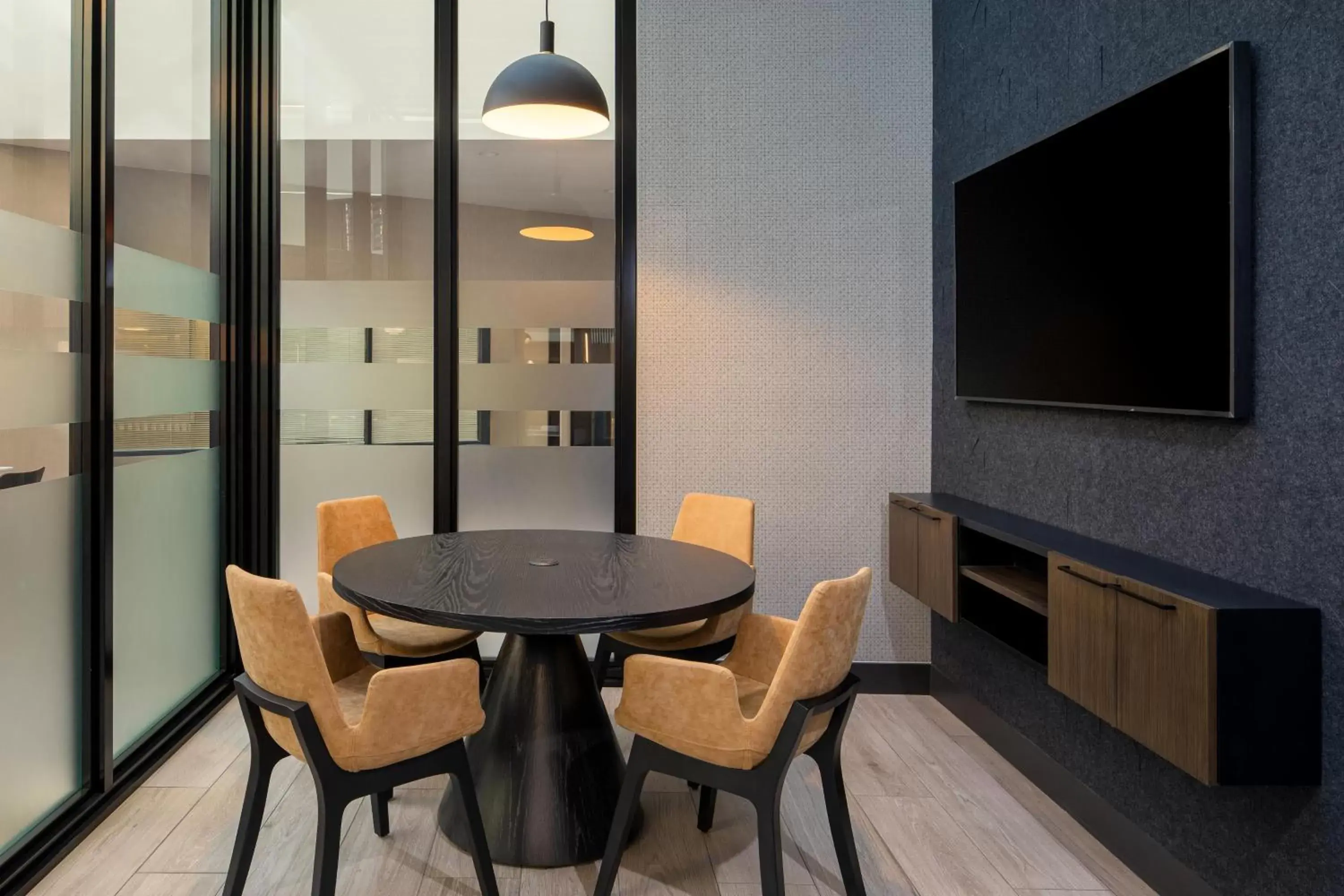 Lobby or reception, Dining Area in Sheraton Detroit Metro Airport