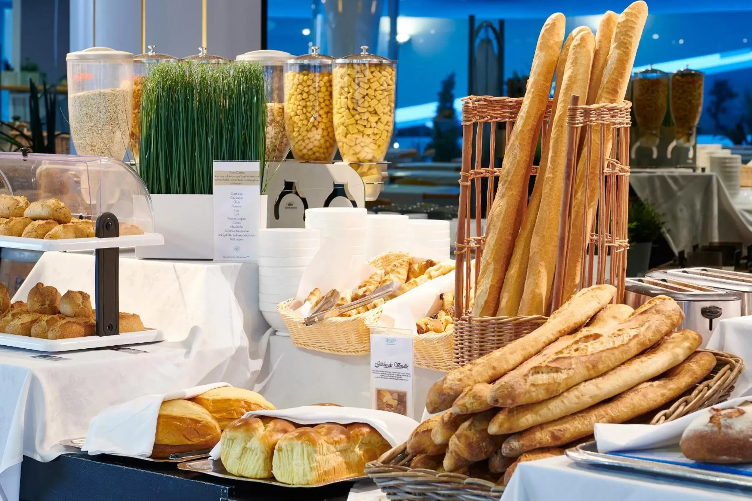 Buffet breakfast in Club Vacances Bleues Les Jardins De l'Atlantique Buffet breakfast in Club Vacances Bleues Les Jardins De l'Atlantique