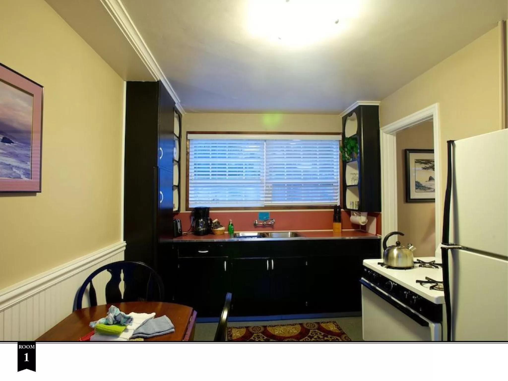 Kitchen or kitchenette in Ecola Creek Lodge