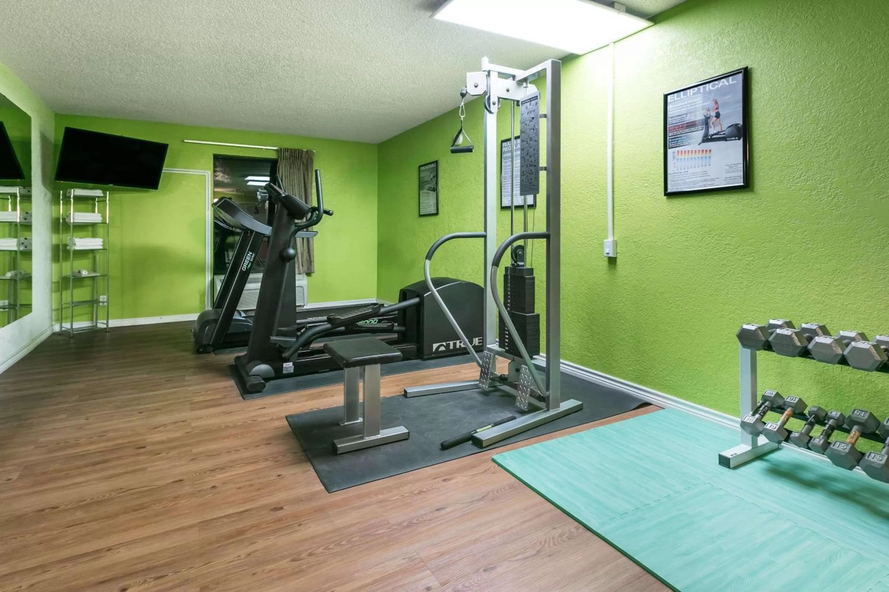 Fitness centre/facilities in Super 8 by Wyndham Ft Stockton