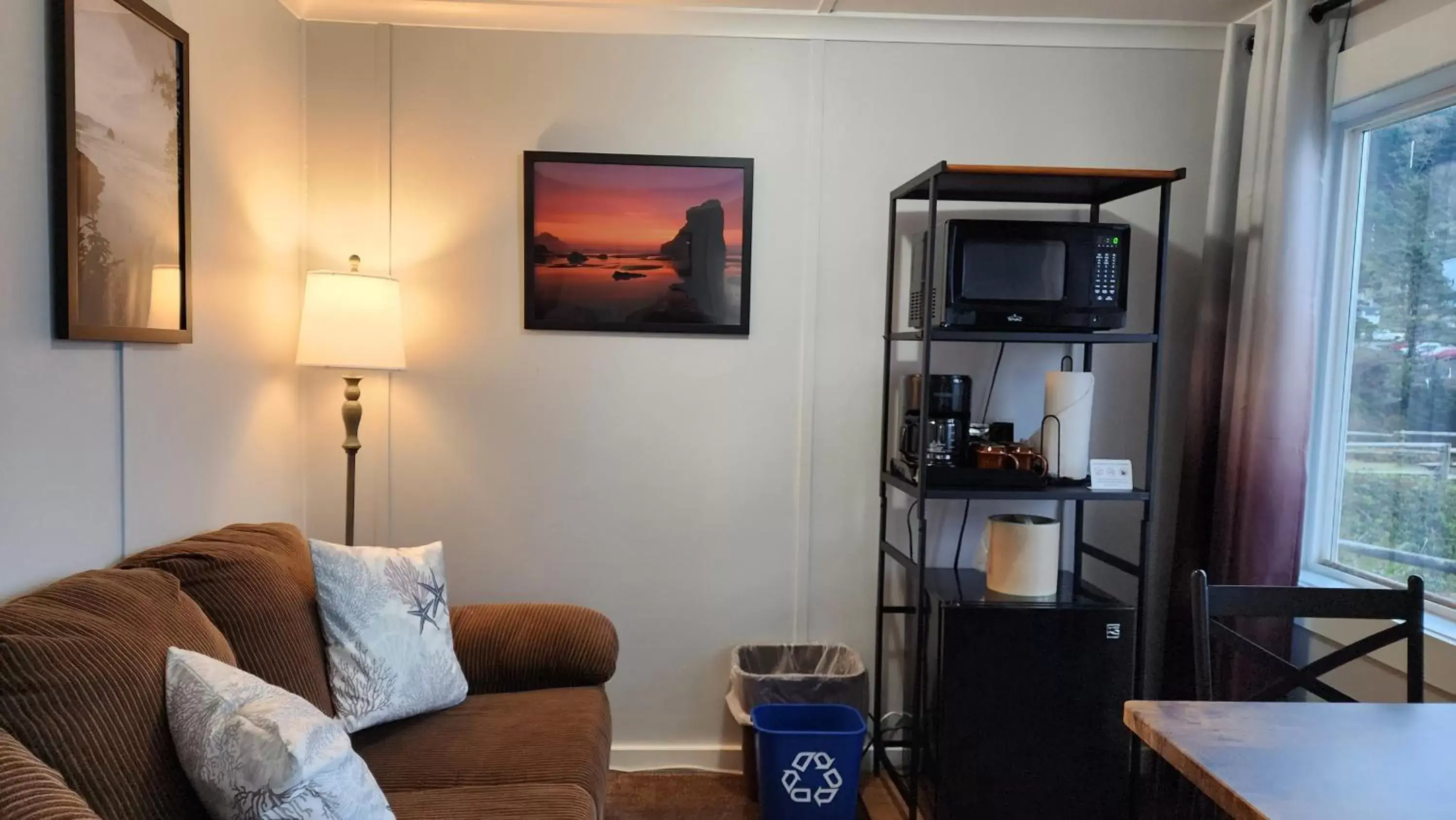 Living room, Seating Area in Inn at Arch Rock