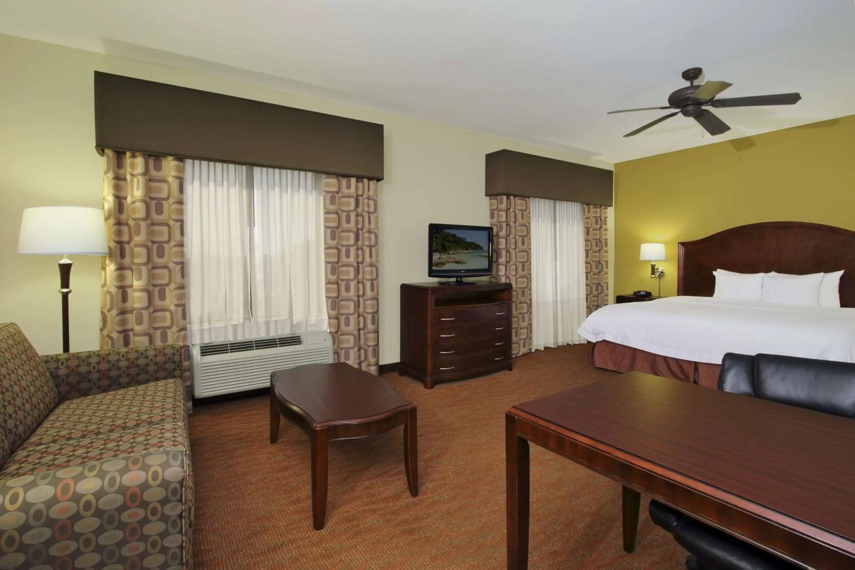 Bedroom, Bed in Hampton Inn & Suites Conroe I 45 North