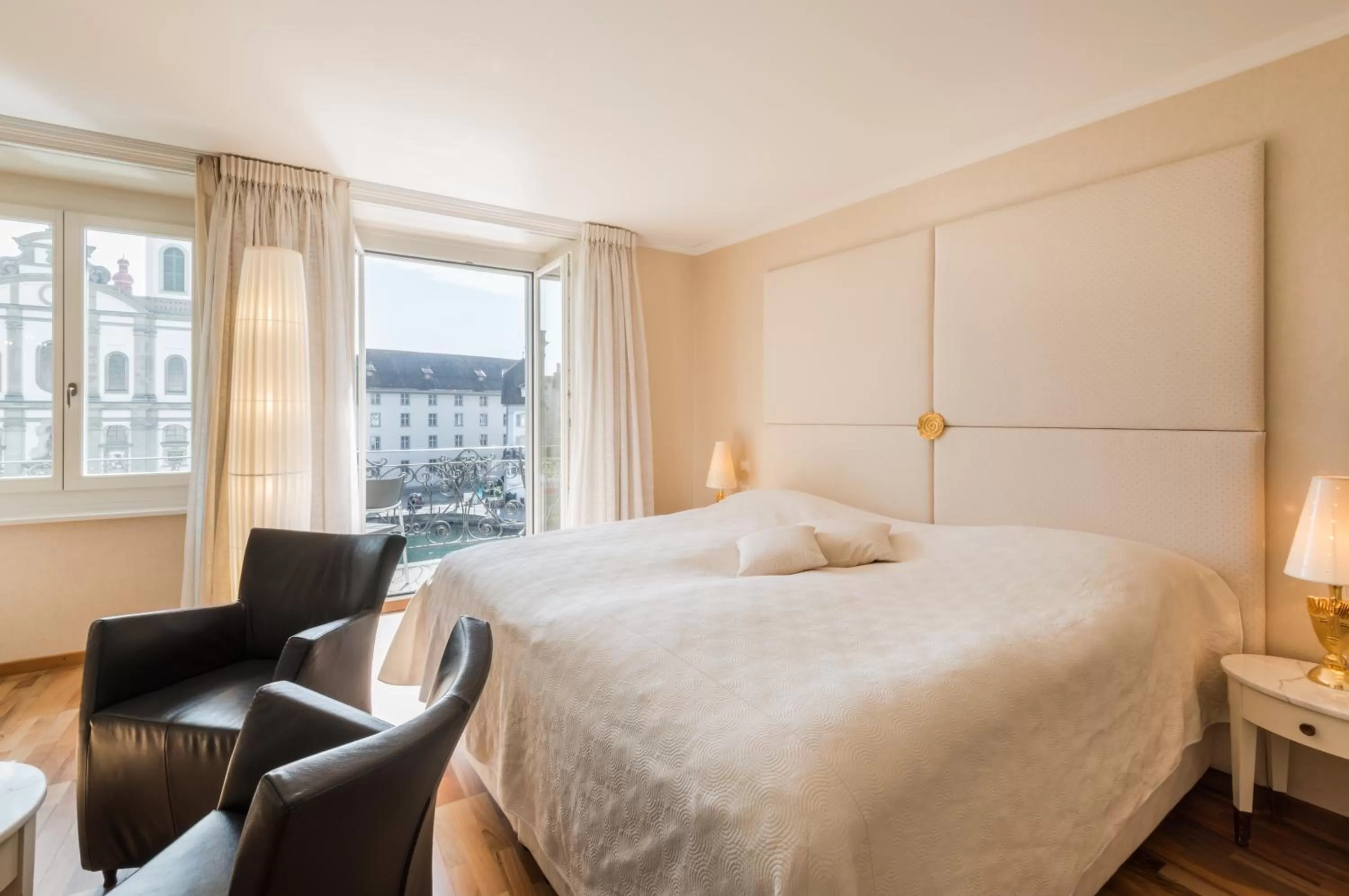 Photo of the whole room, Bed in Hotel des Balances