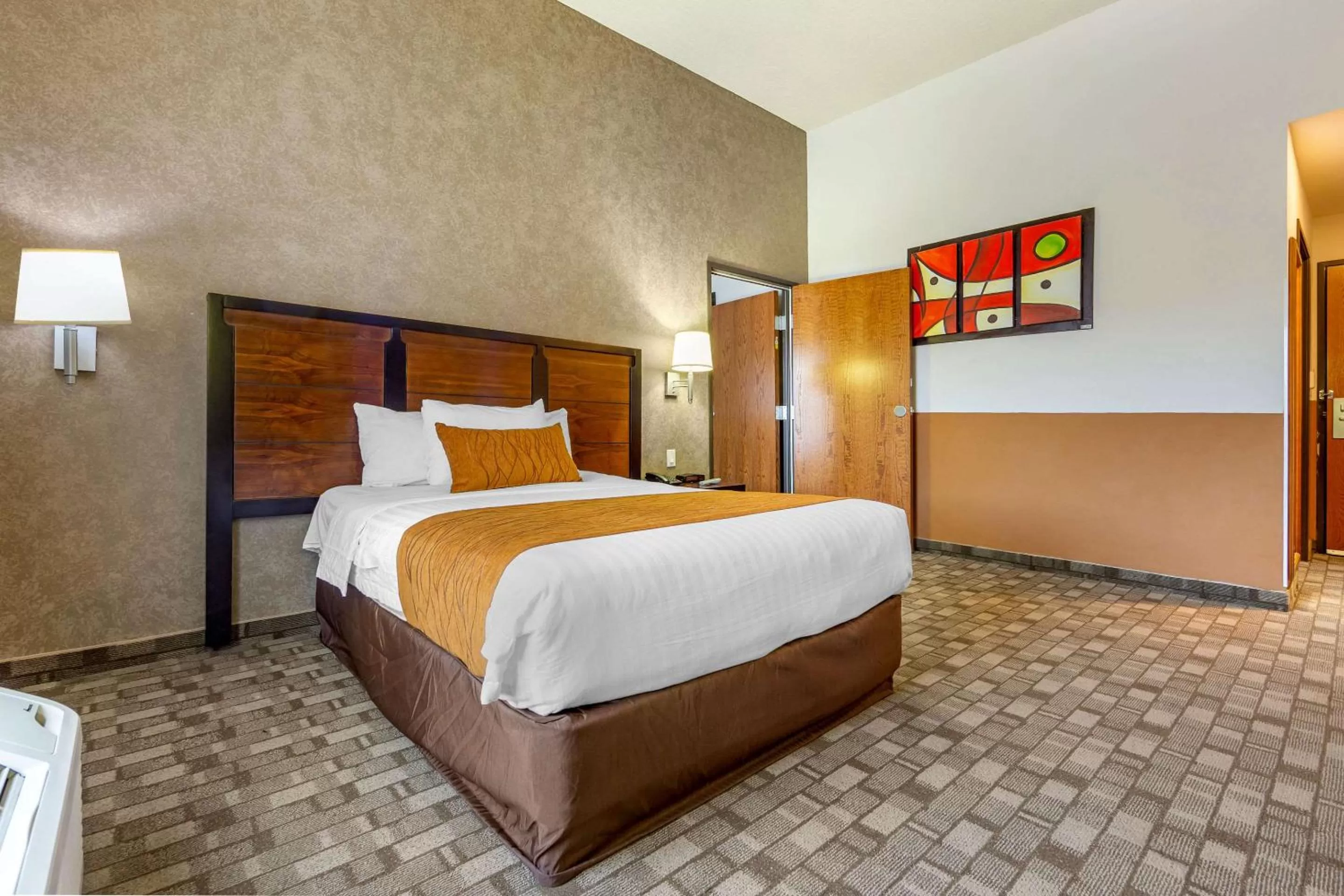 Photo of the whole room, Bed in Comfort Inn Chihuahua