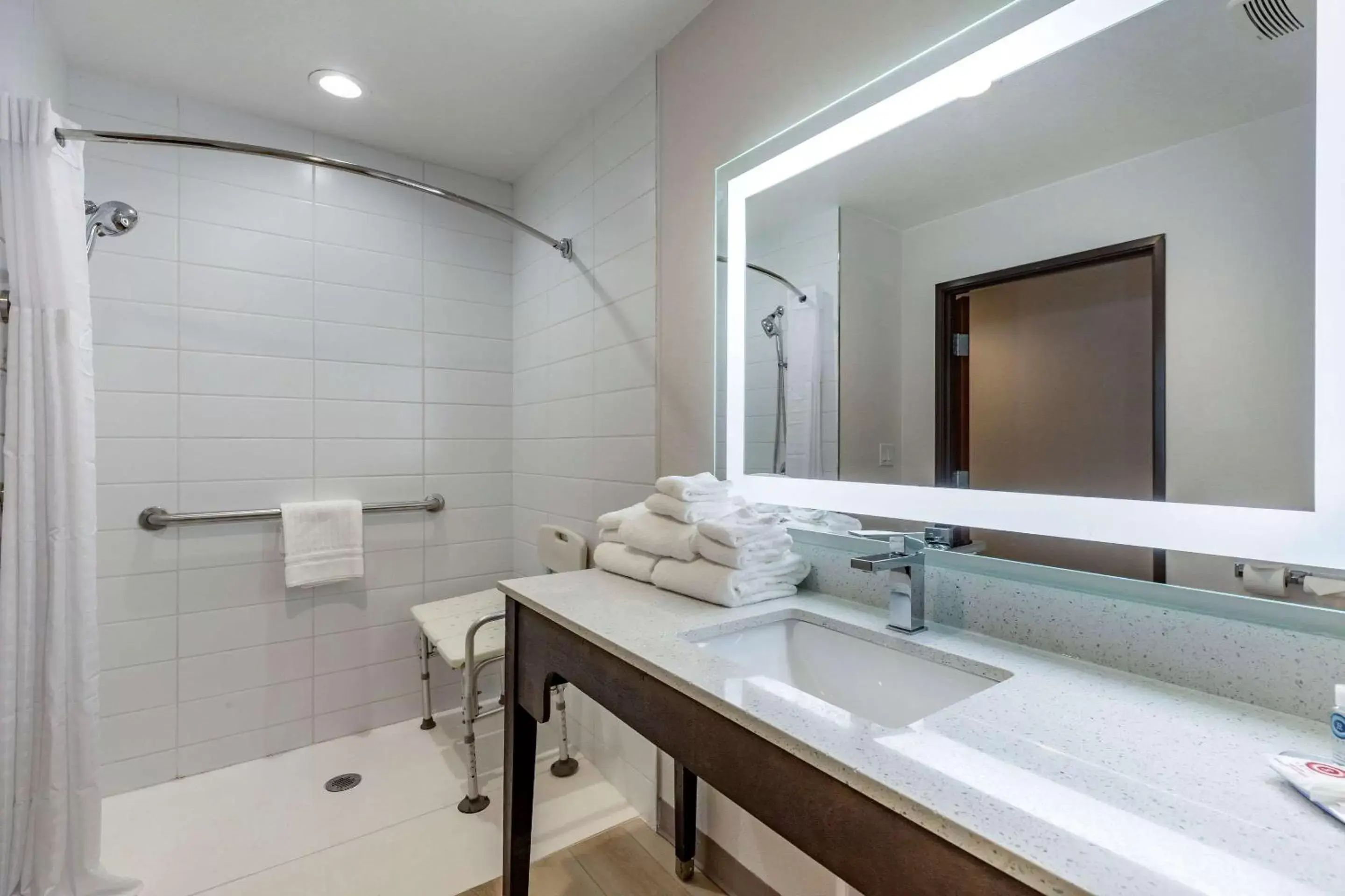 Bedroom, Bathroom in Comfort Inn & Suites Bennett