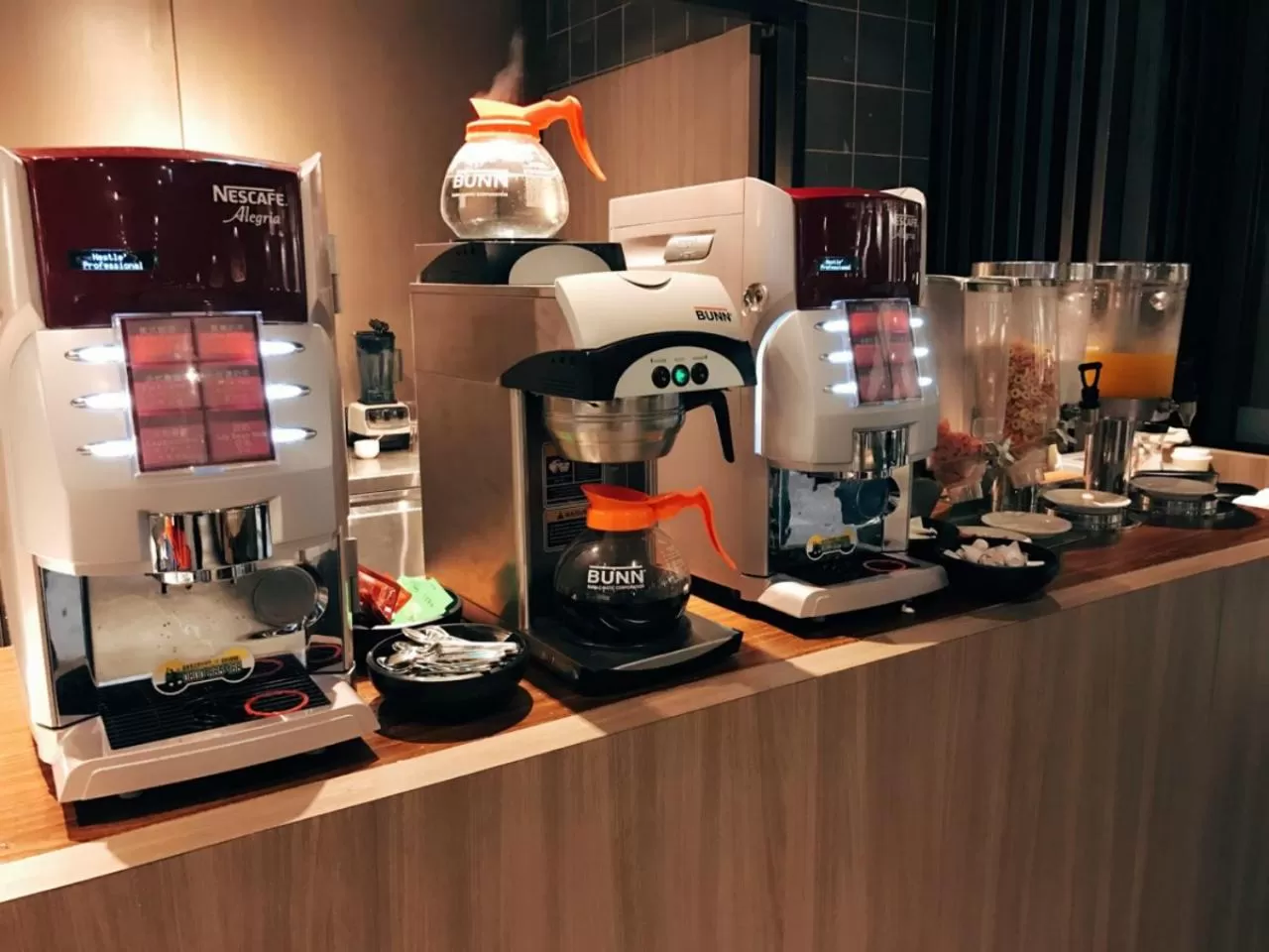 Buffet breakfast in Hotel Midtown Richardson