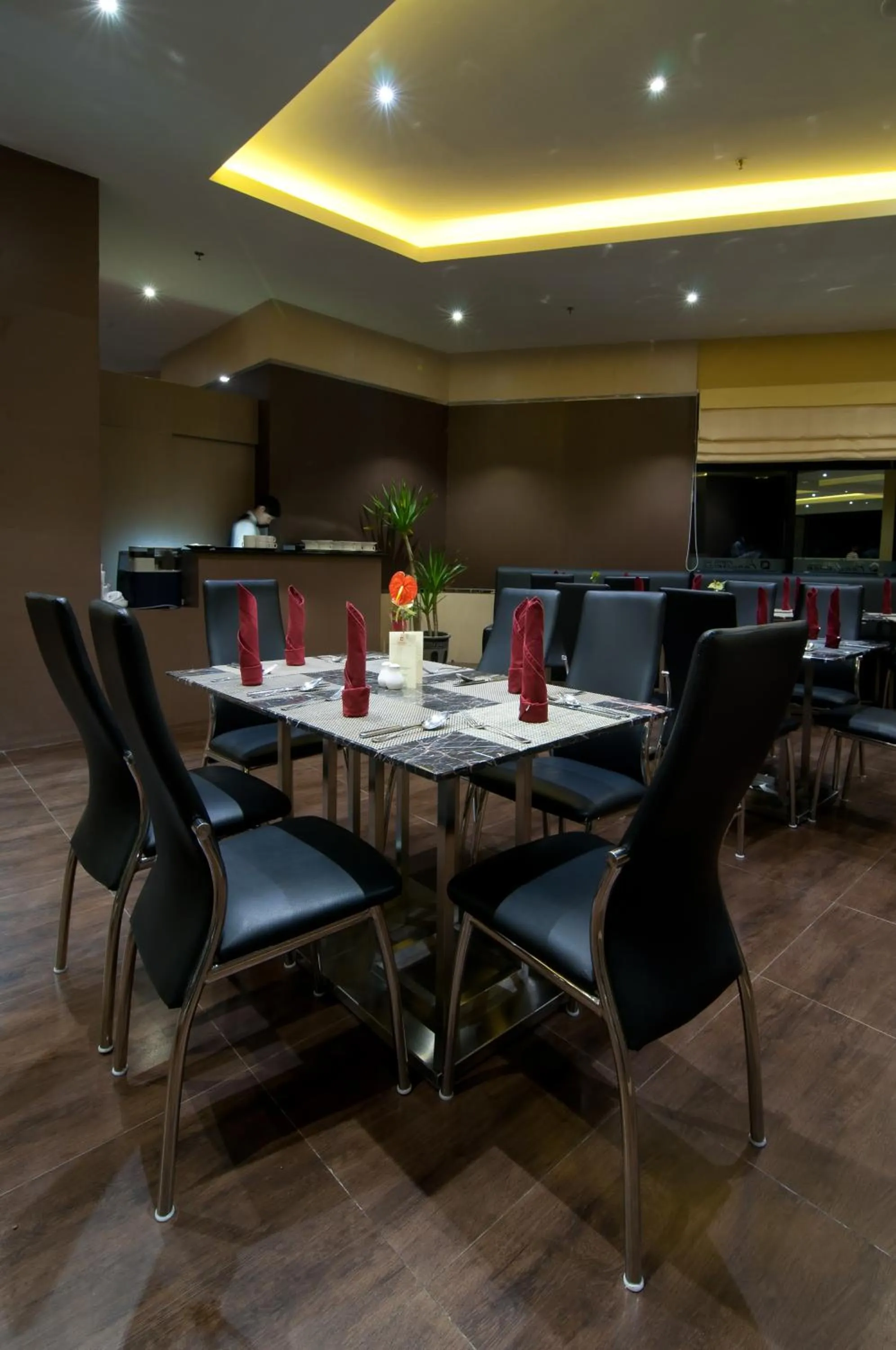 Staff in Aria Gajayana