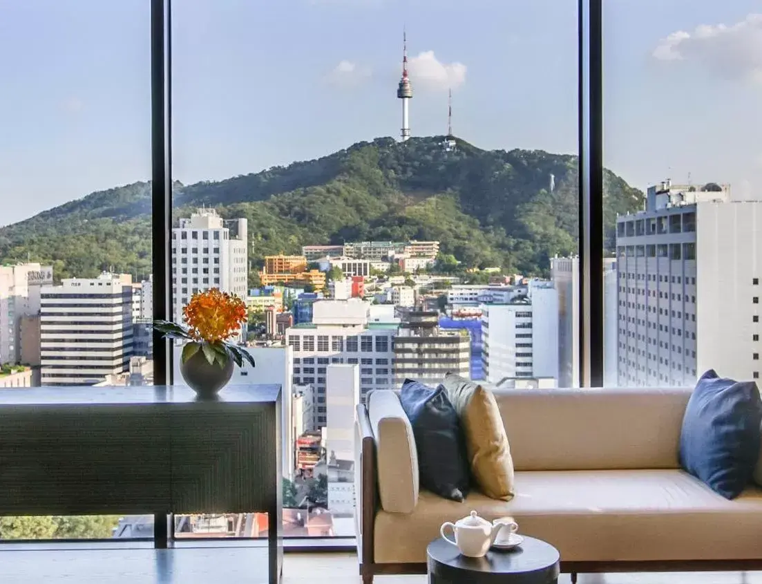 Lounge or bar, Mountain View in Royal Hotel Seoul