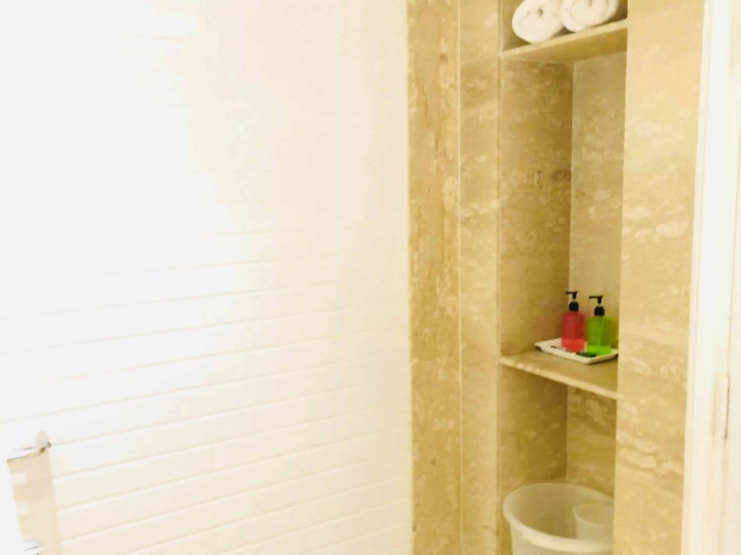 Shower, Bathroom in Hotel City Empire