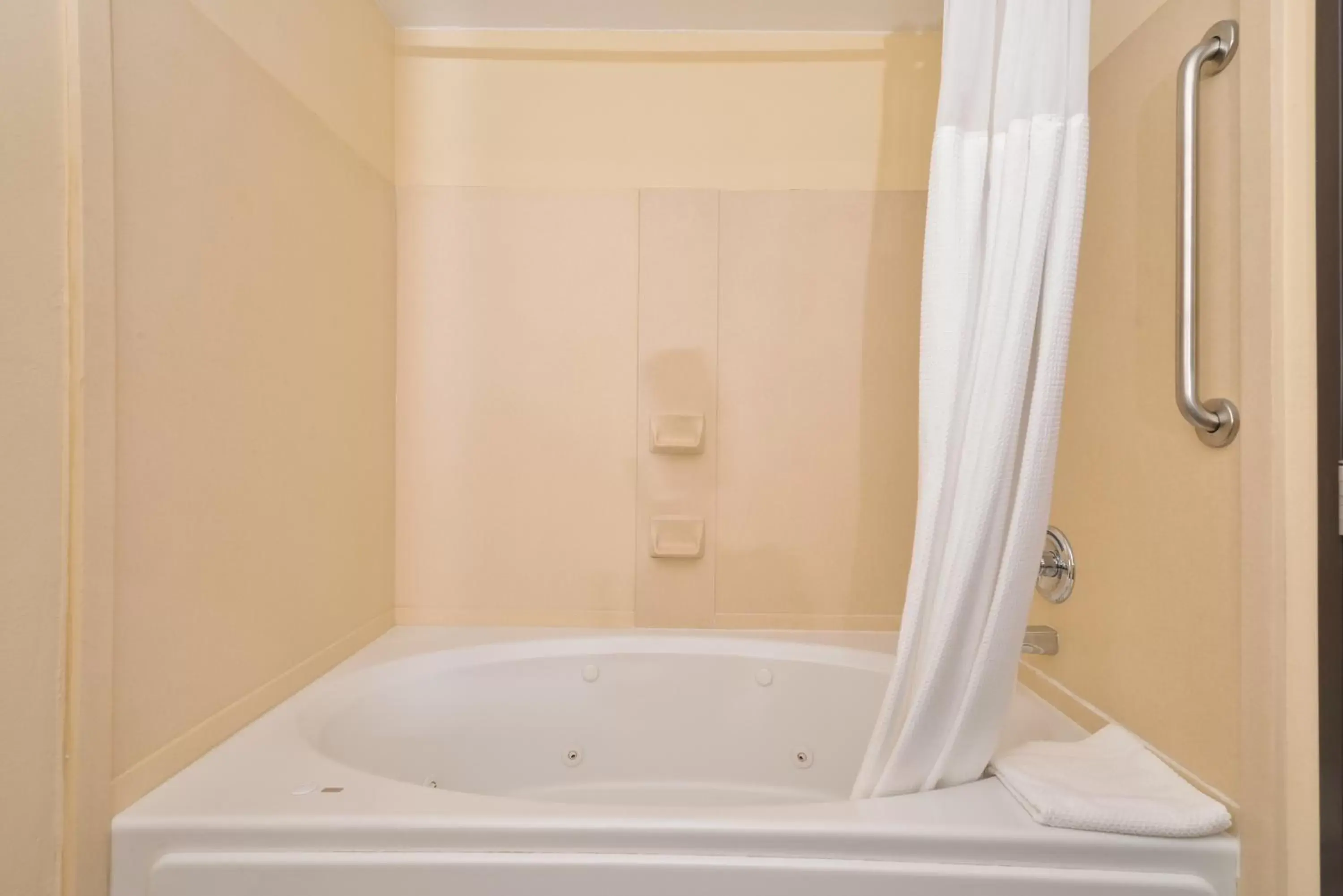 Bathroom in Staybridge Suites West Des Moines, an IHG Hotel