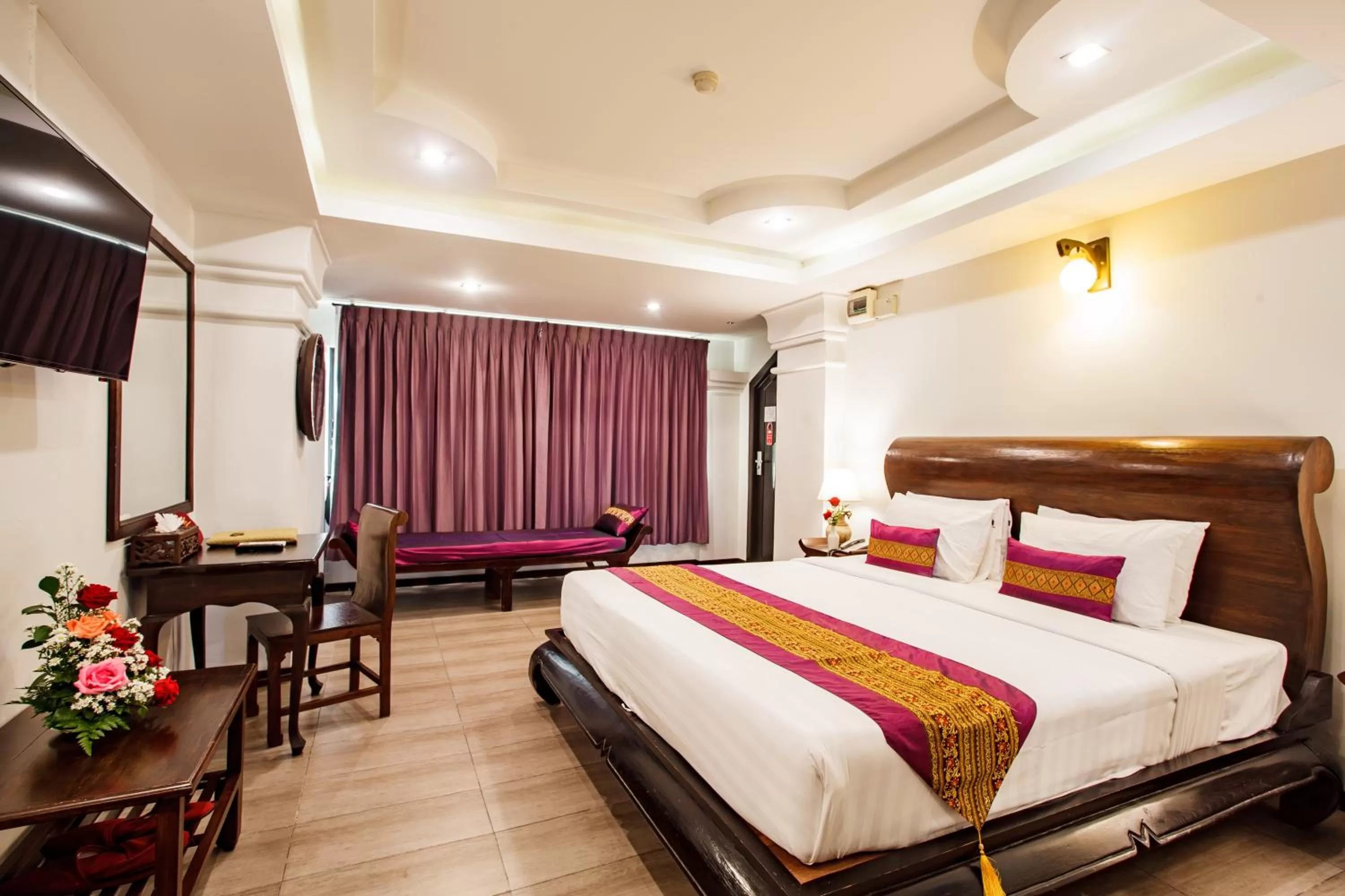 Bedroom, Bed in Raming Lodge Hotel