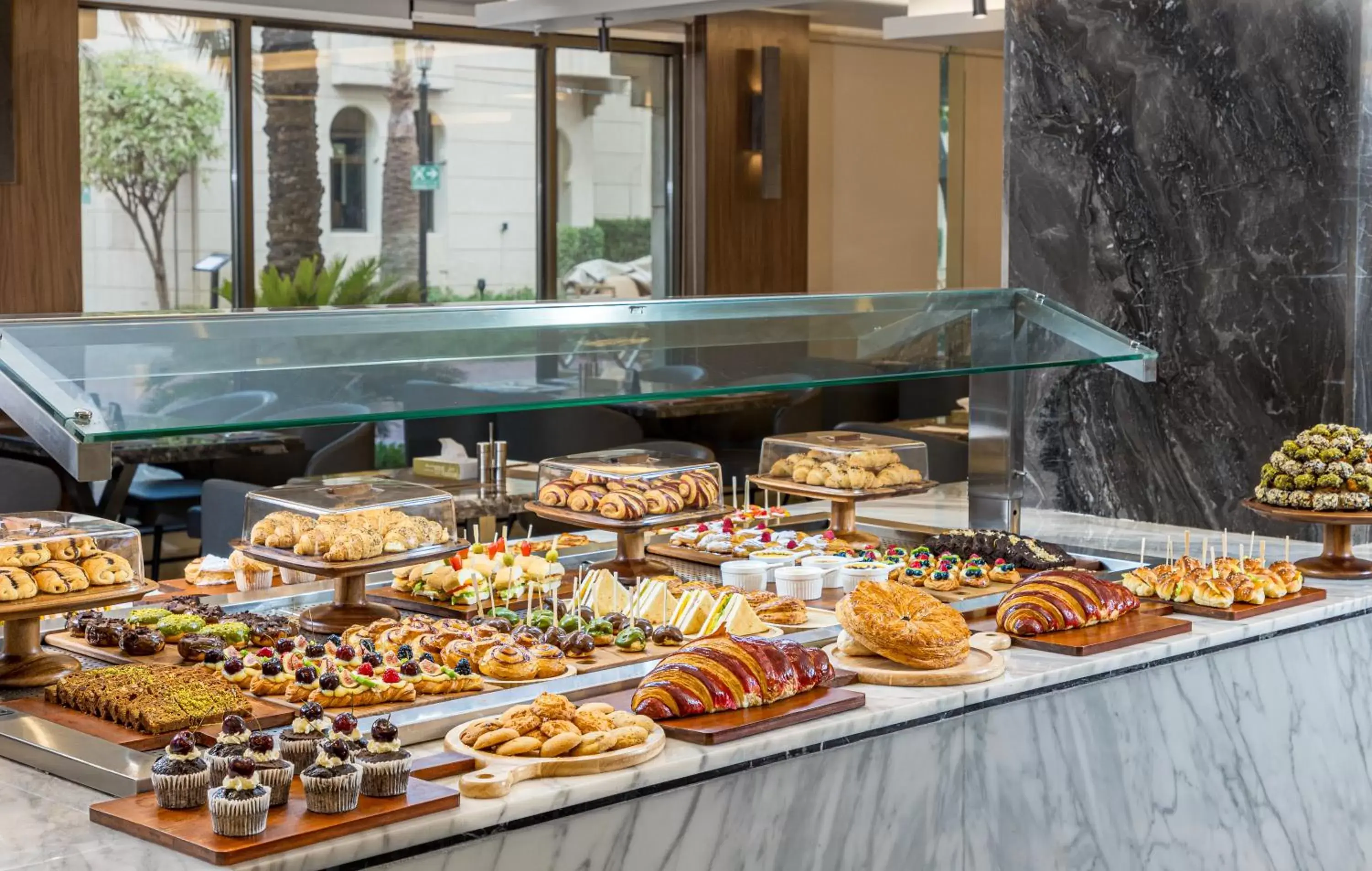 Restaurant/places to eat in Madareem Hotel Restaurant/places to eat in Madareem Hotel