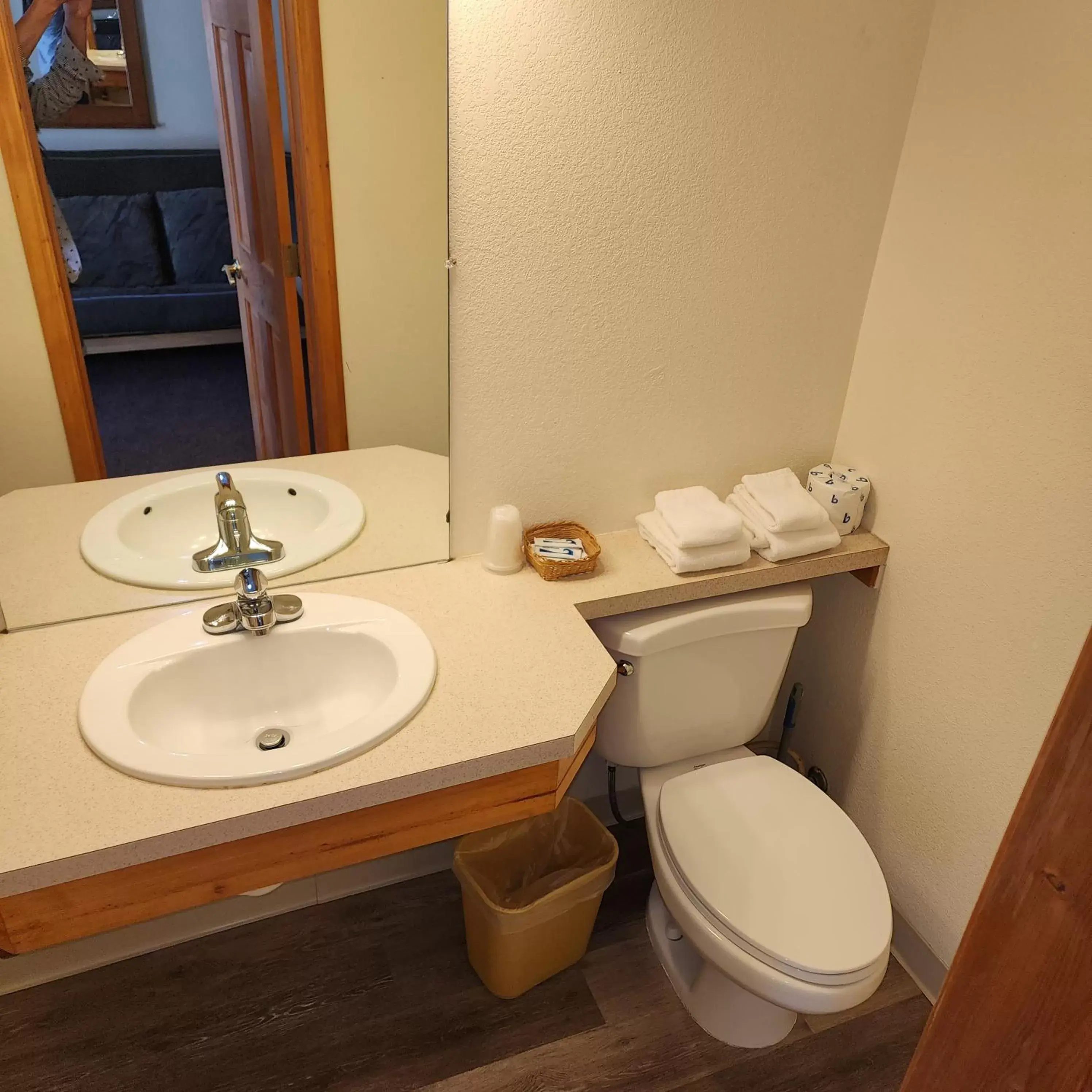 Bathroom in Canyon Motel