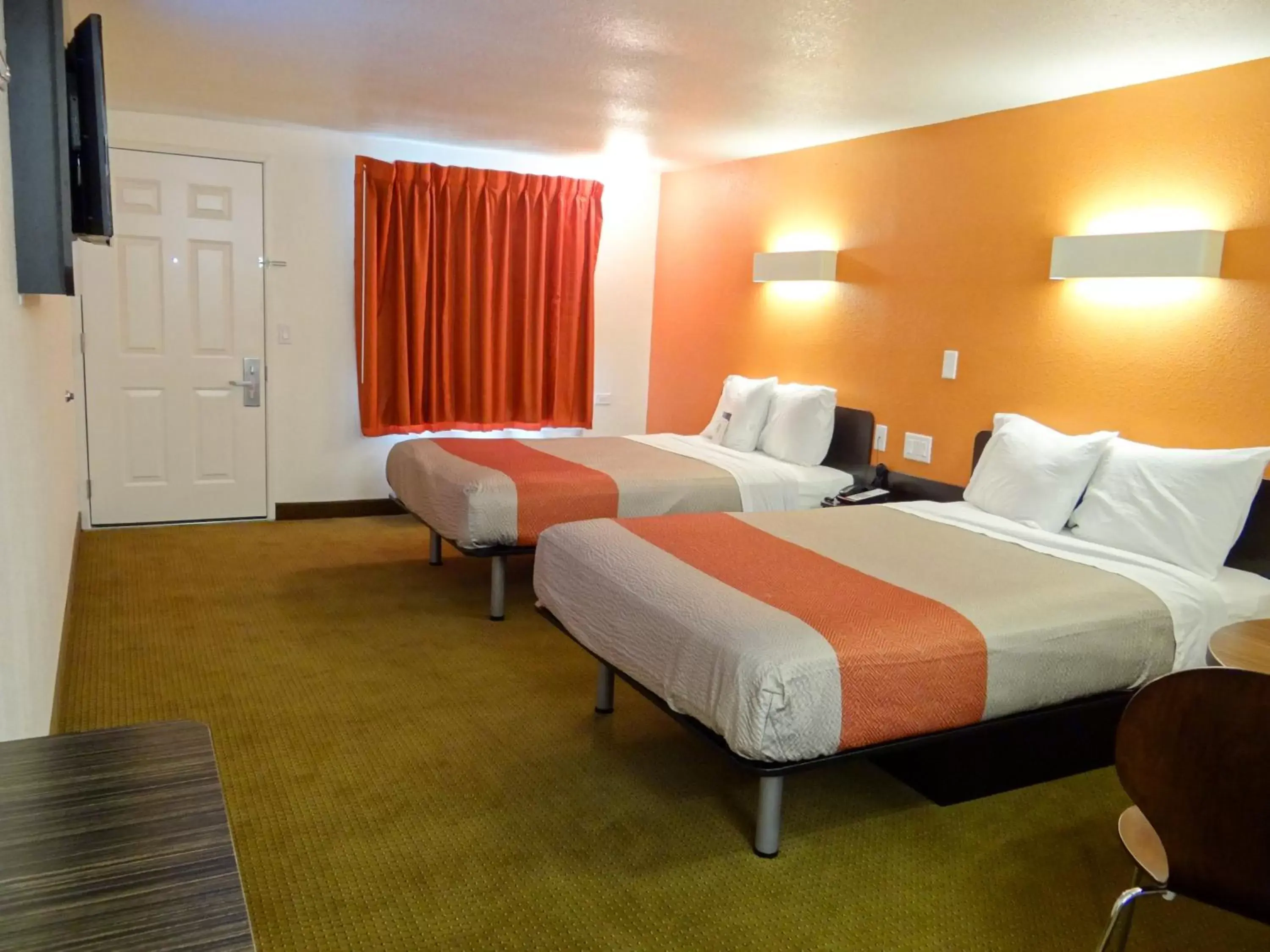 Bedroom, Bed in Motel 6-Erie, PA