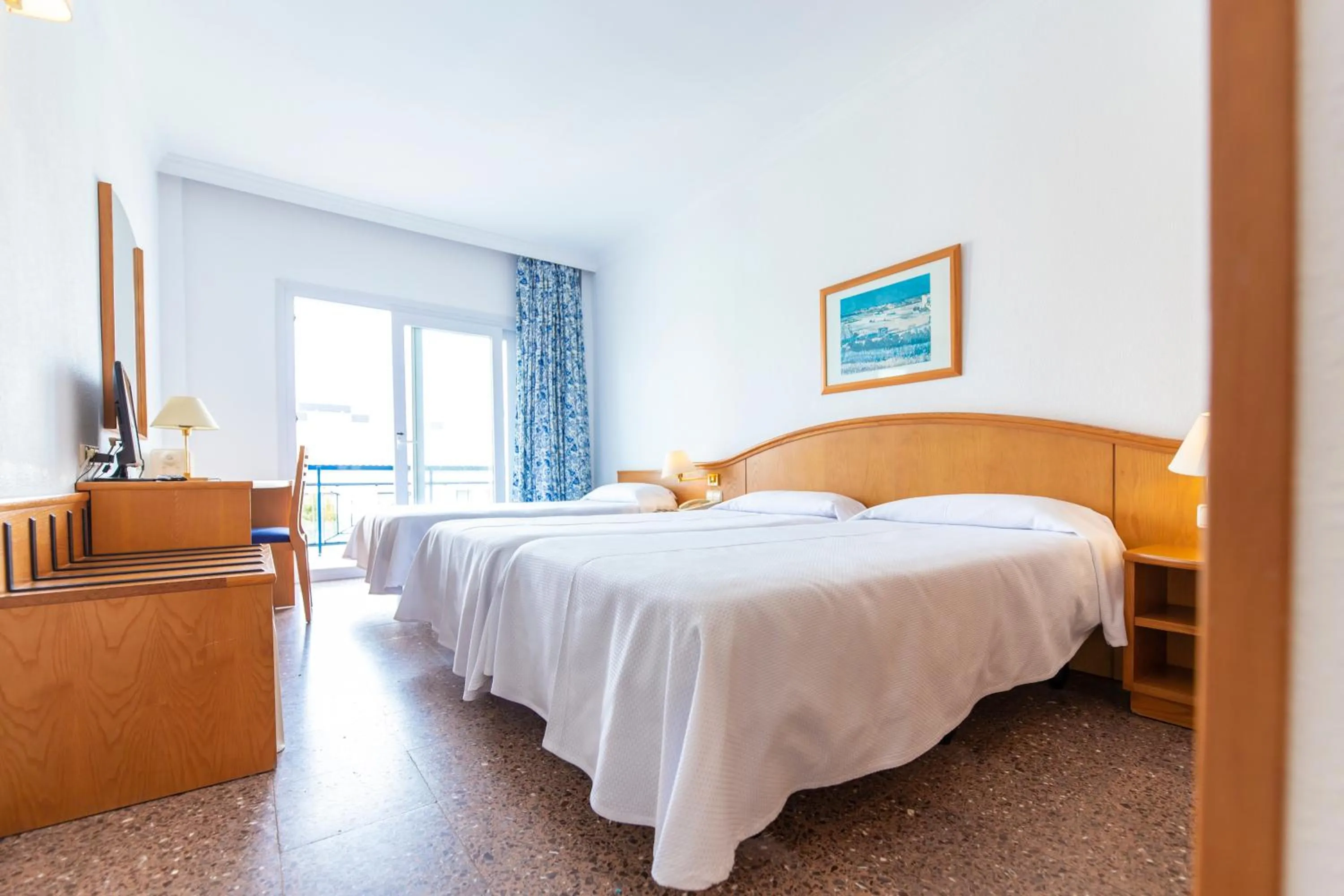 Photo of the whole room, Bed in Hotel Ramblamar