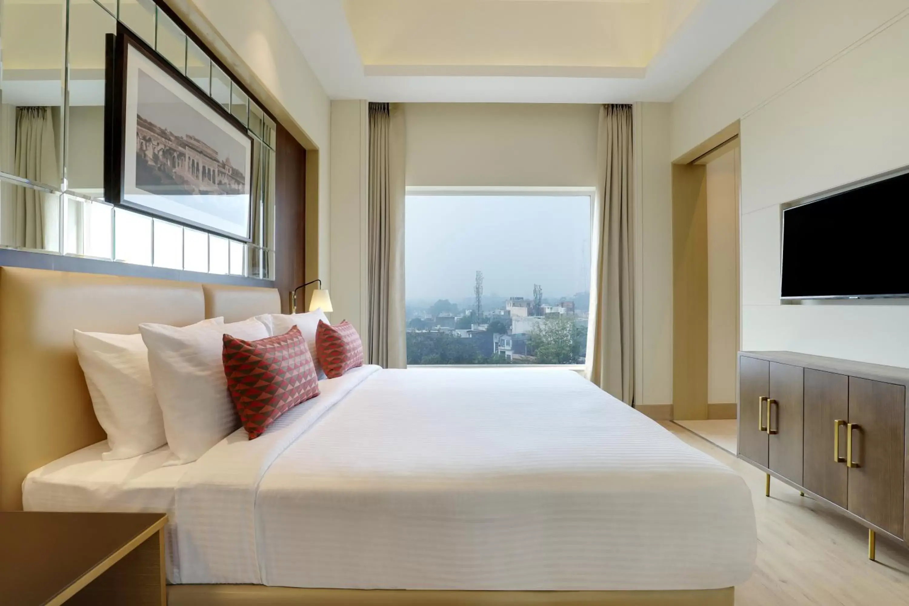 Bedroom, Bed in Lemon Tree Hotel, Jhansi