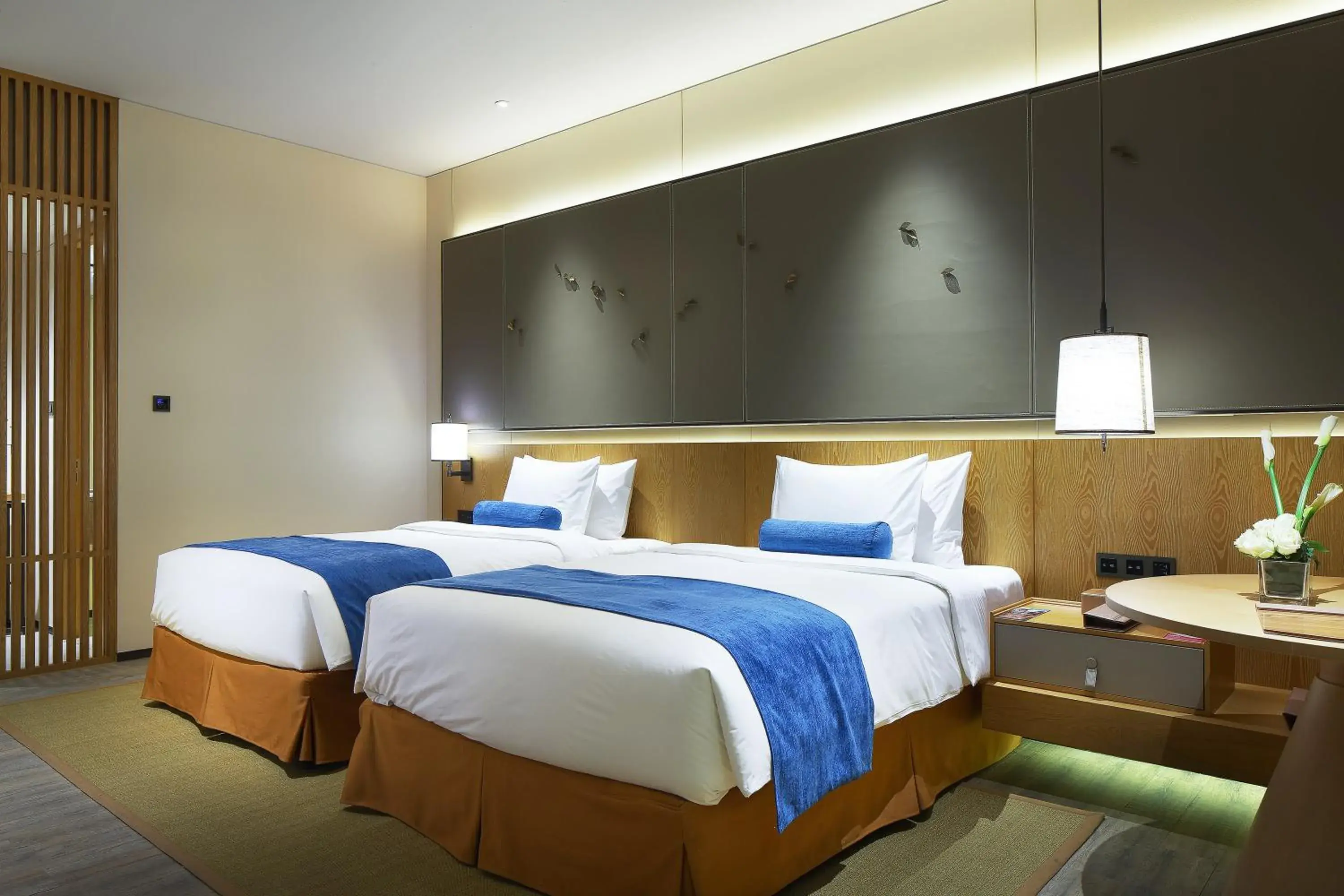 Photo of the whole room, Bed in Crowne Plaza Nanchang Wanli, an IHG Hotel