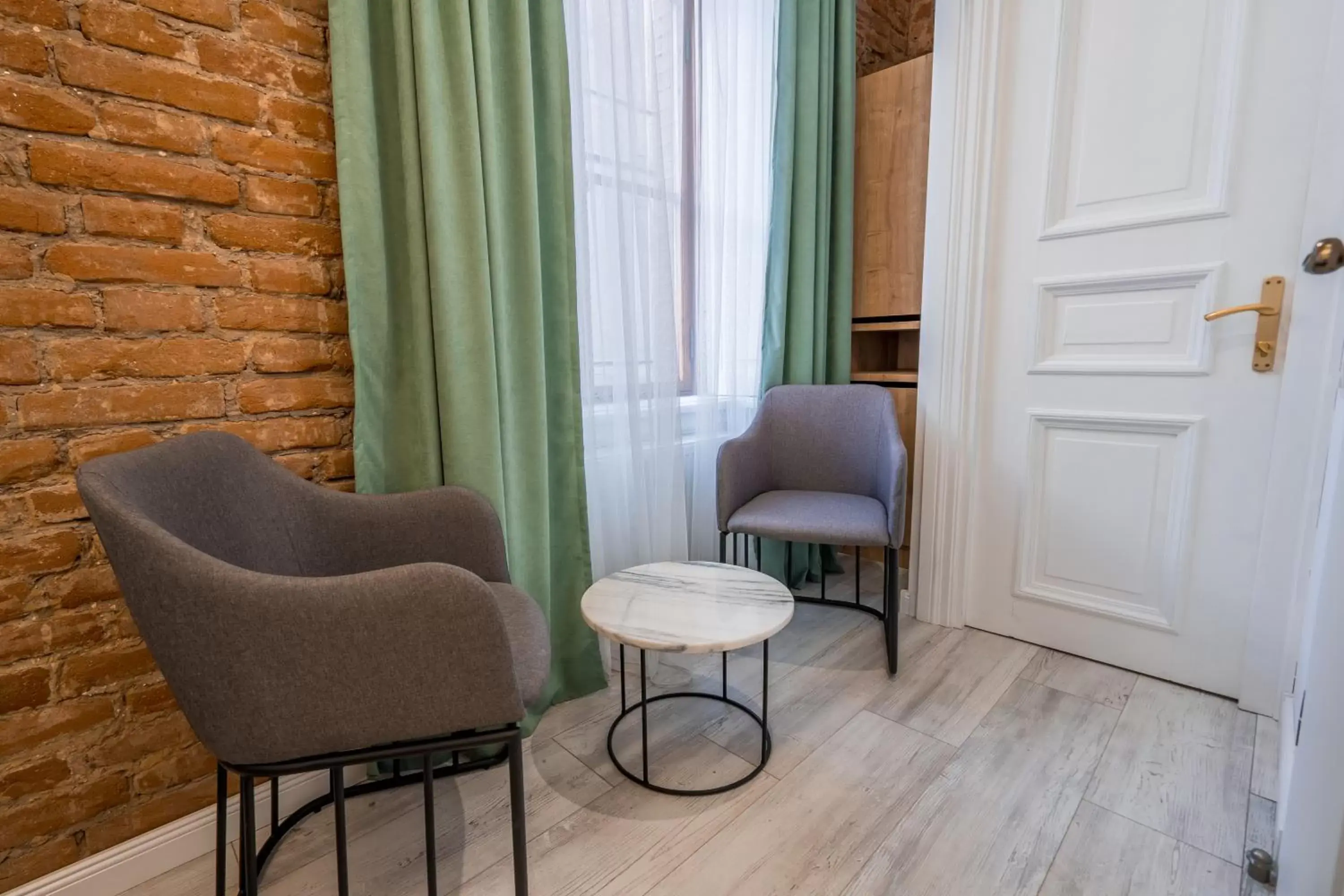 Deluxe Double Room in Mini Hotel on Aghmashenebeli Ave Deluxe Double Room in Mini Hotel on Aghmashenebeli Ave