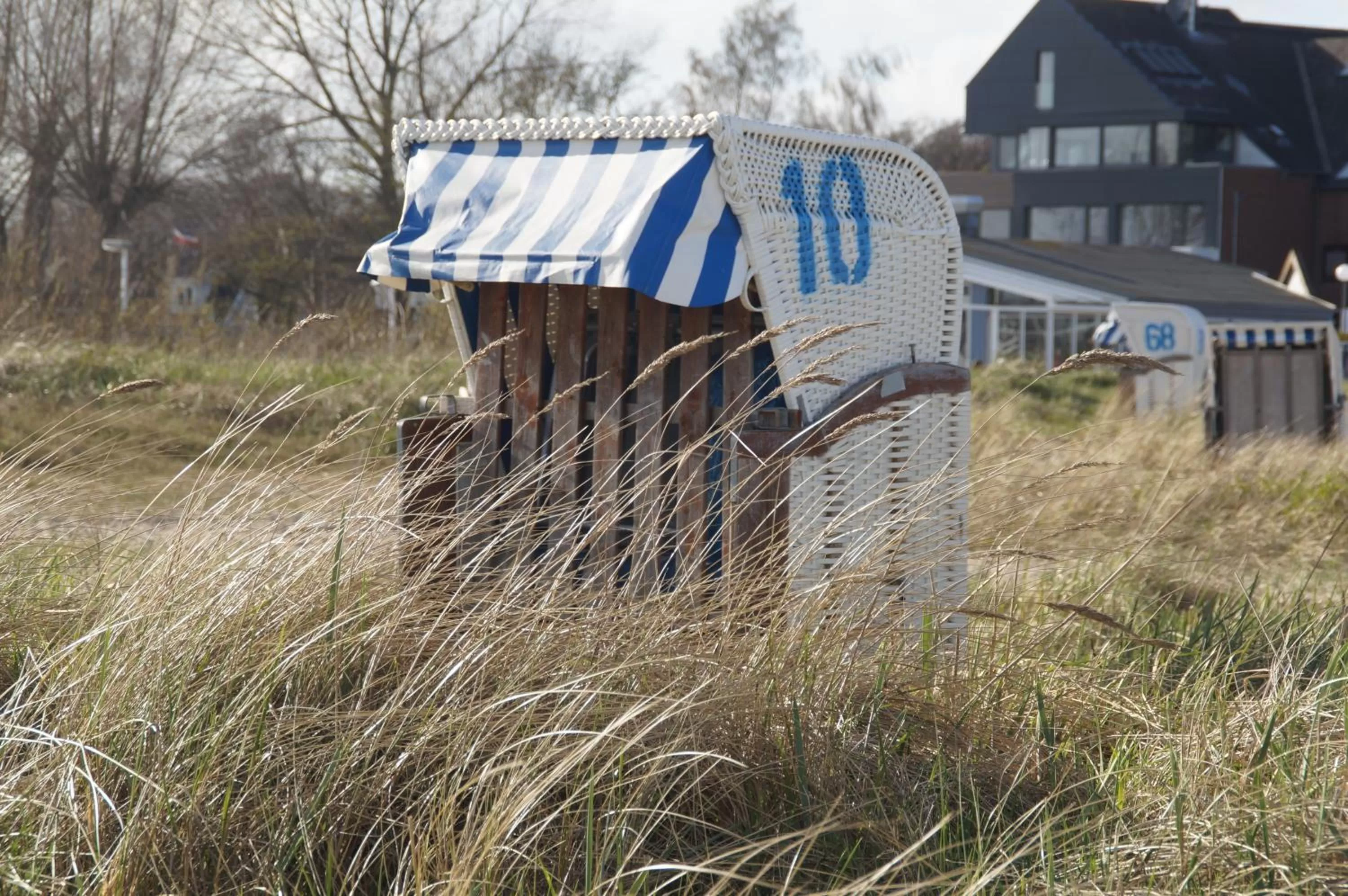 Beach in ACQUA Strande Yachthotel & Restaurant