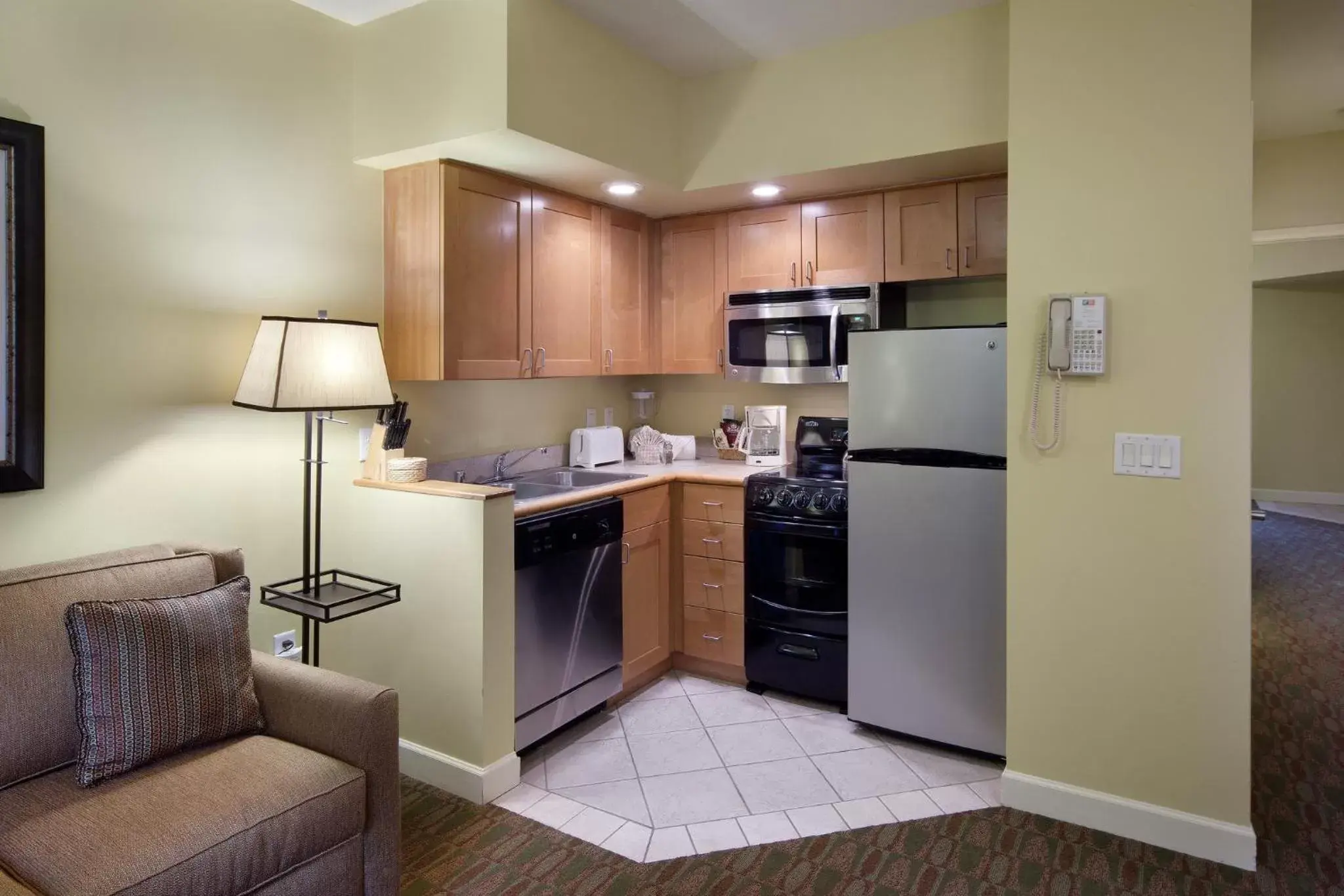 Photo of the whole room, Kitchen/Kitchenette in Holiday Inn Club Vacations at Lake Geneva Resort, an IHG Hotel