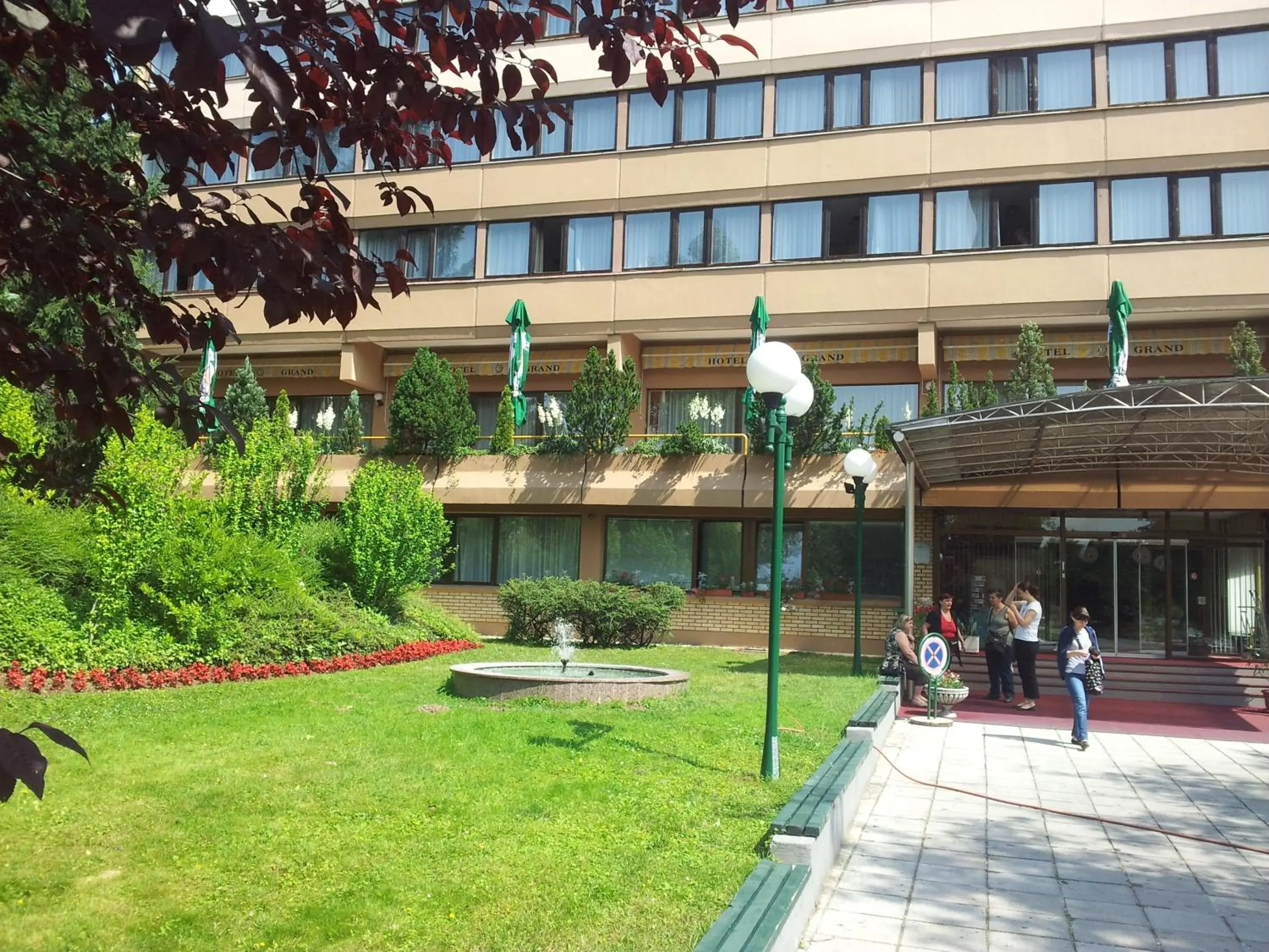 Facade/entrance in Hotel Grand Facade/entrance in Hotel Grand