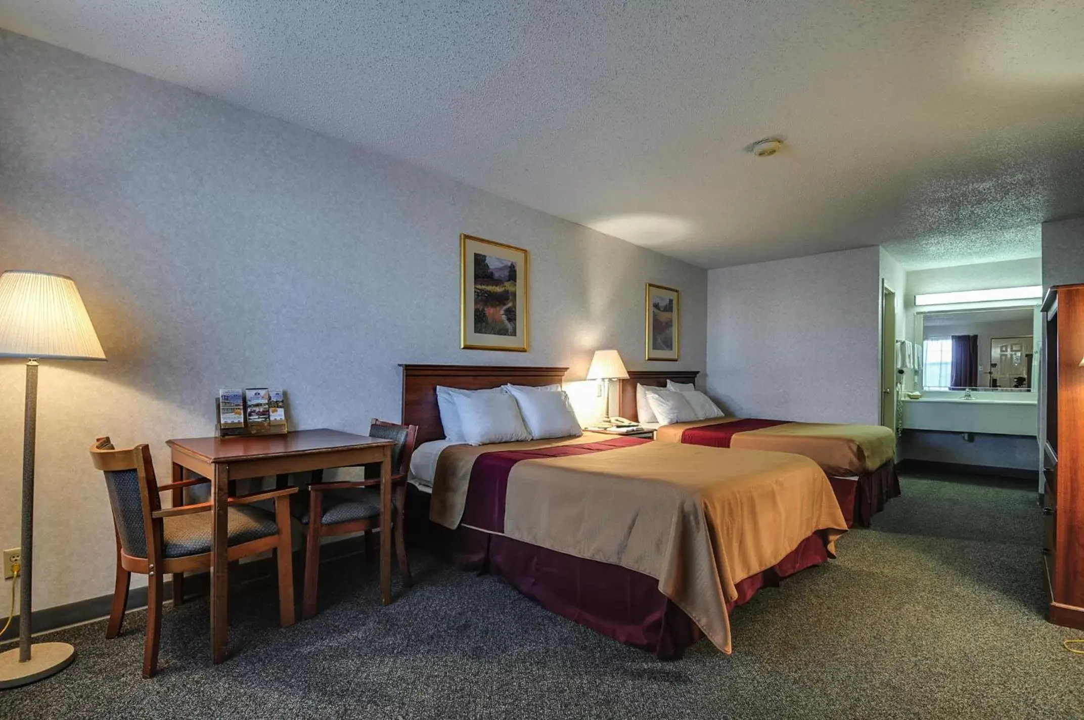 Photo of the whole room, Bed in Americas Best Value Inn Midlothian