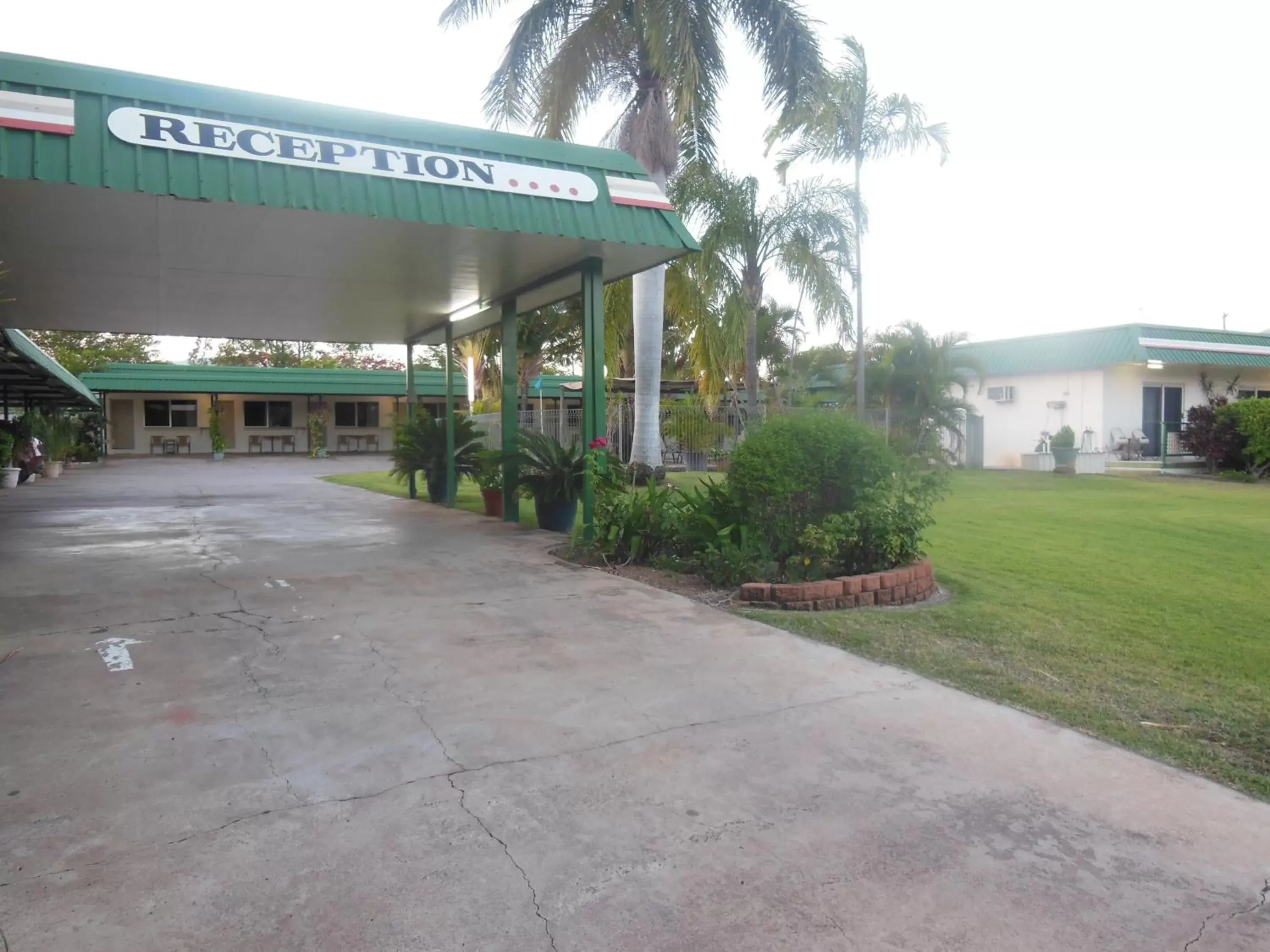 Facade/entrance, Property Building in Country Road Motel