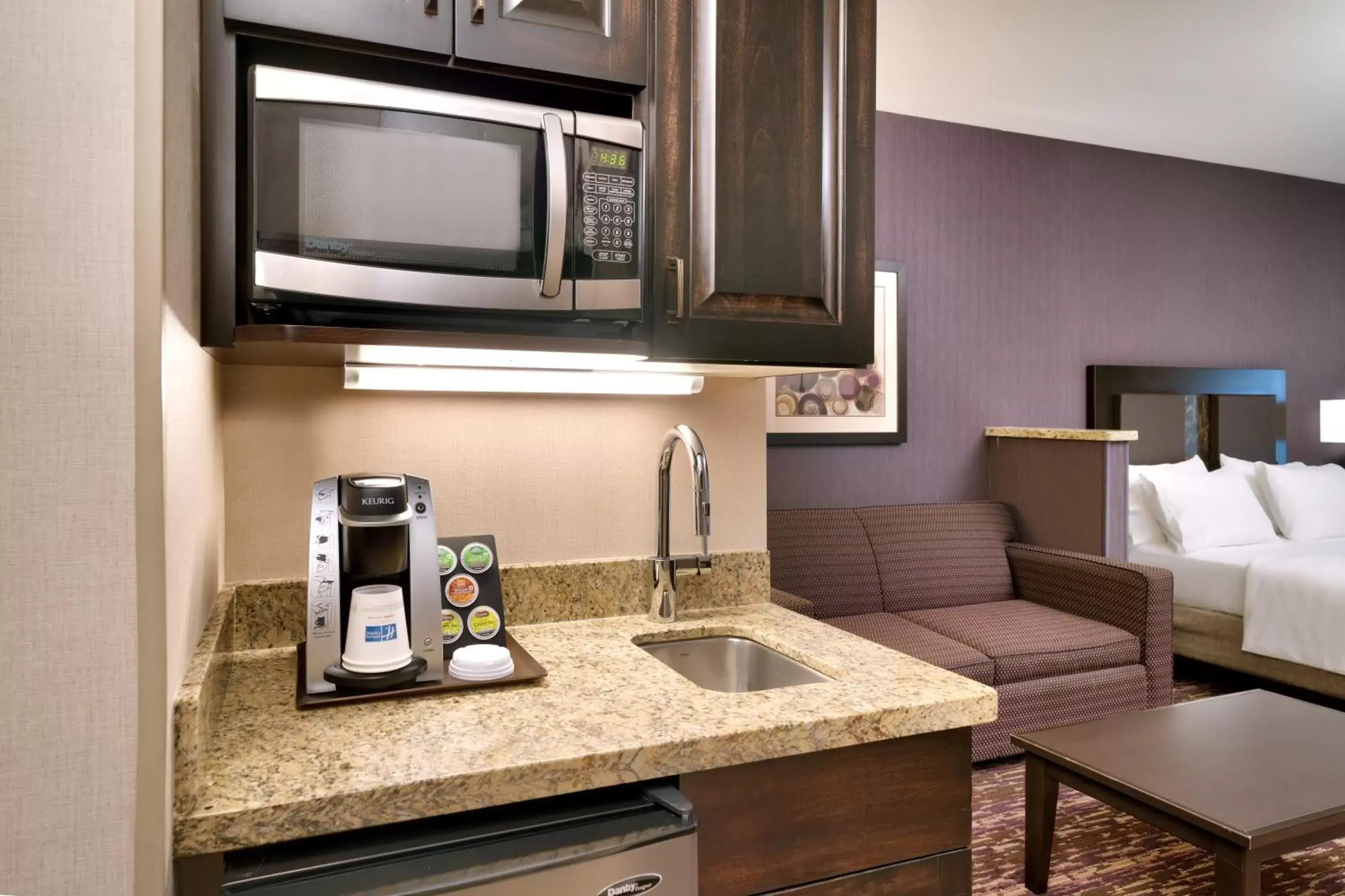 Kitchen/Kitchenette in Holiday Inn Express Hotel & Suites Billings, an IHG Hotel