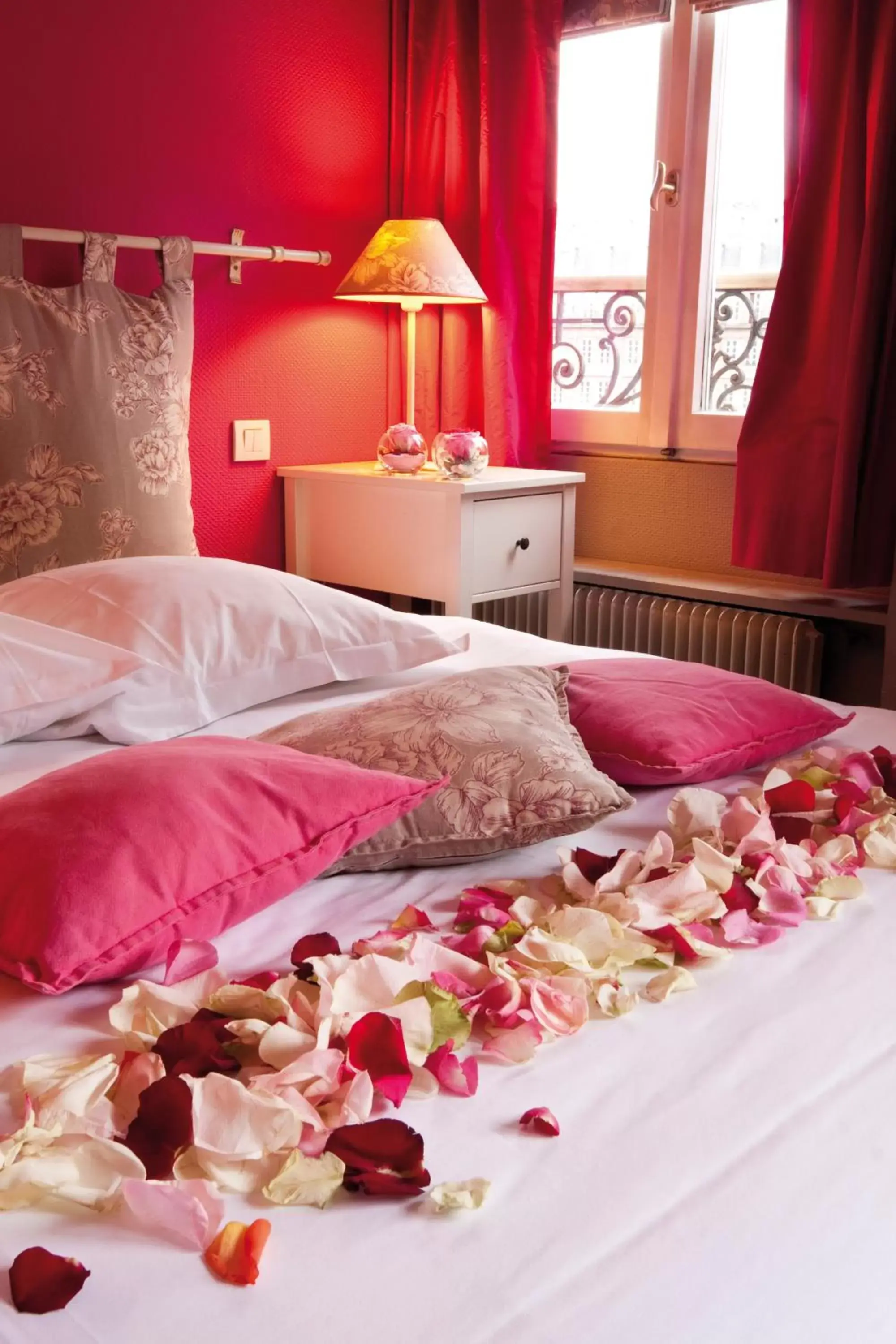 Bed in Le Kléber Hôtel