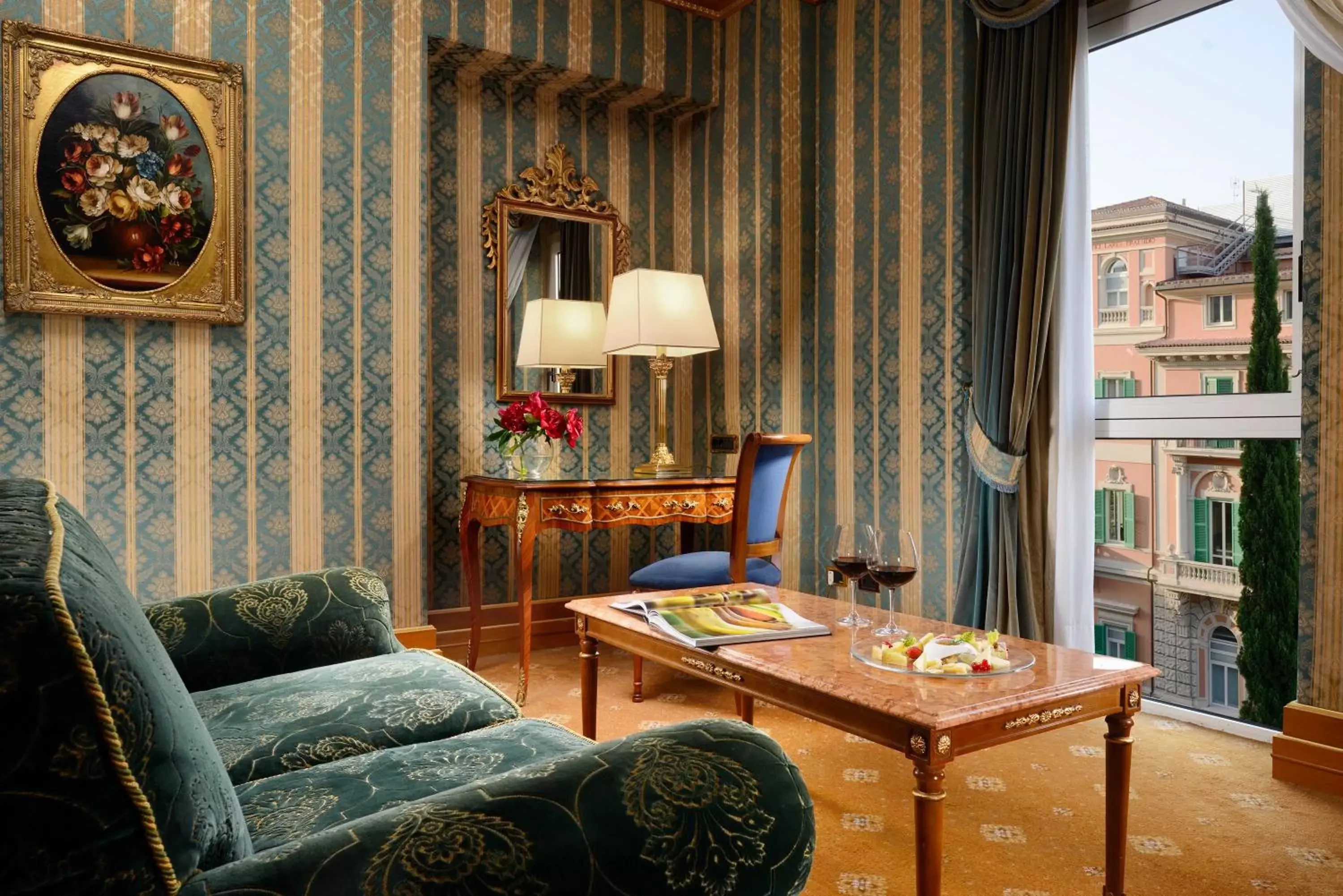 Living room, Lounge/Bar in Parco dei Principi Grand Hotel & SPA