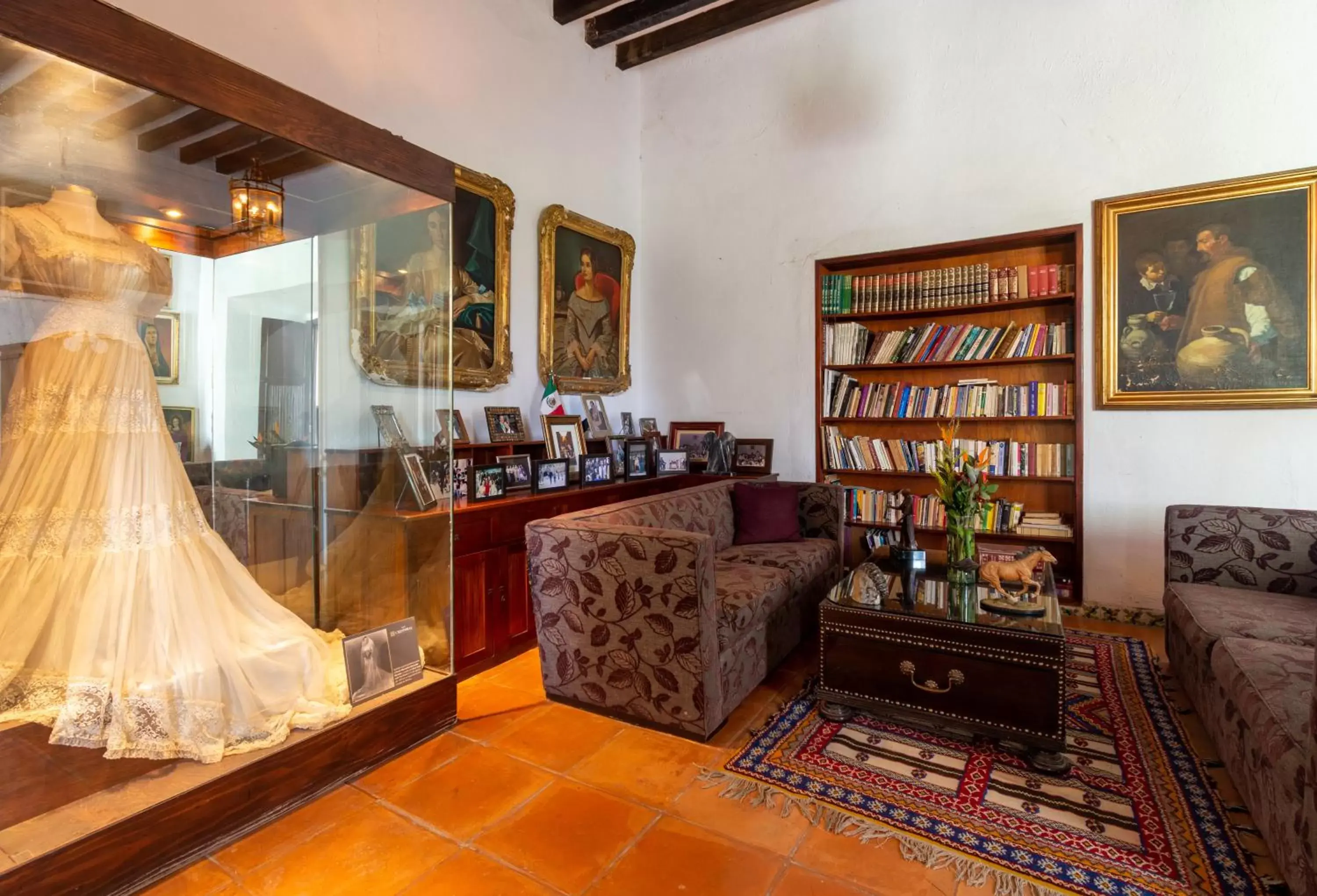 Library in Hotel Hacienda San Cristóbal