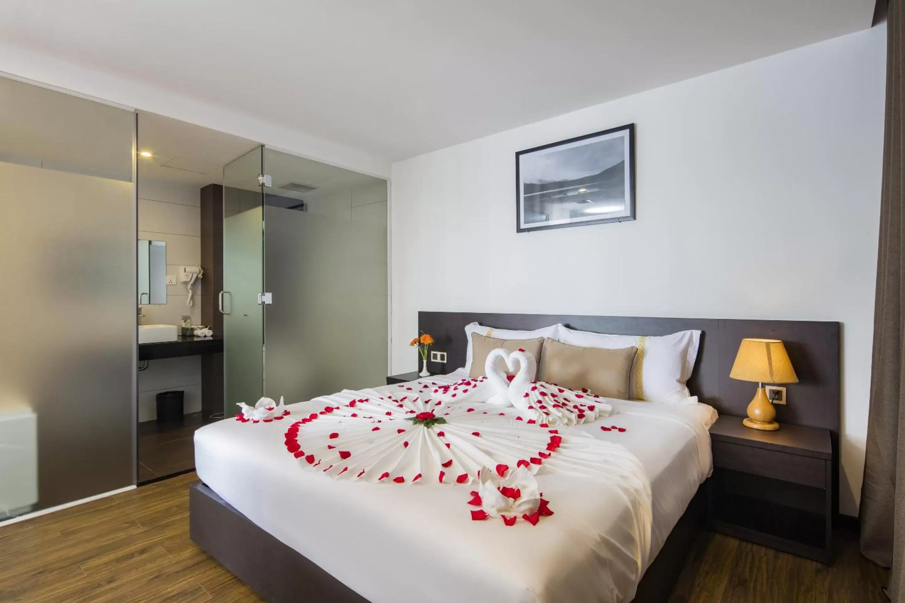 Bedroom, Bed in La Sera Hotel