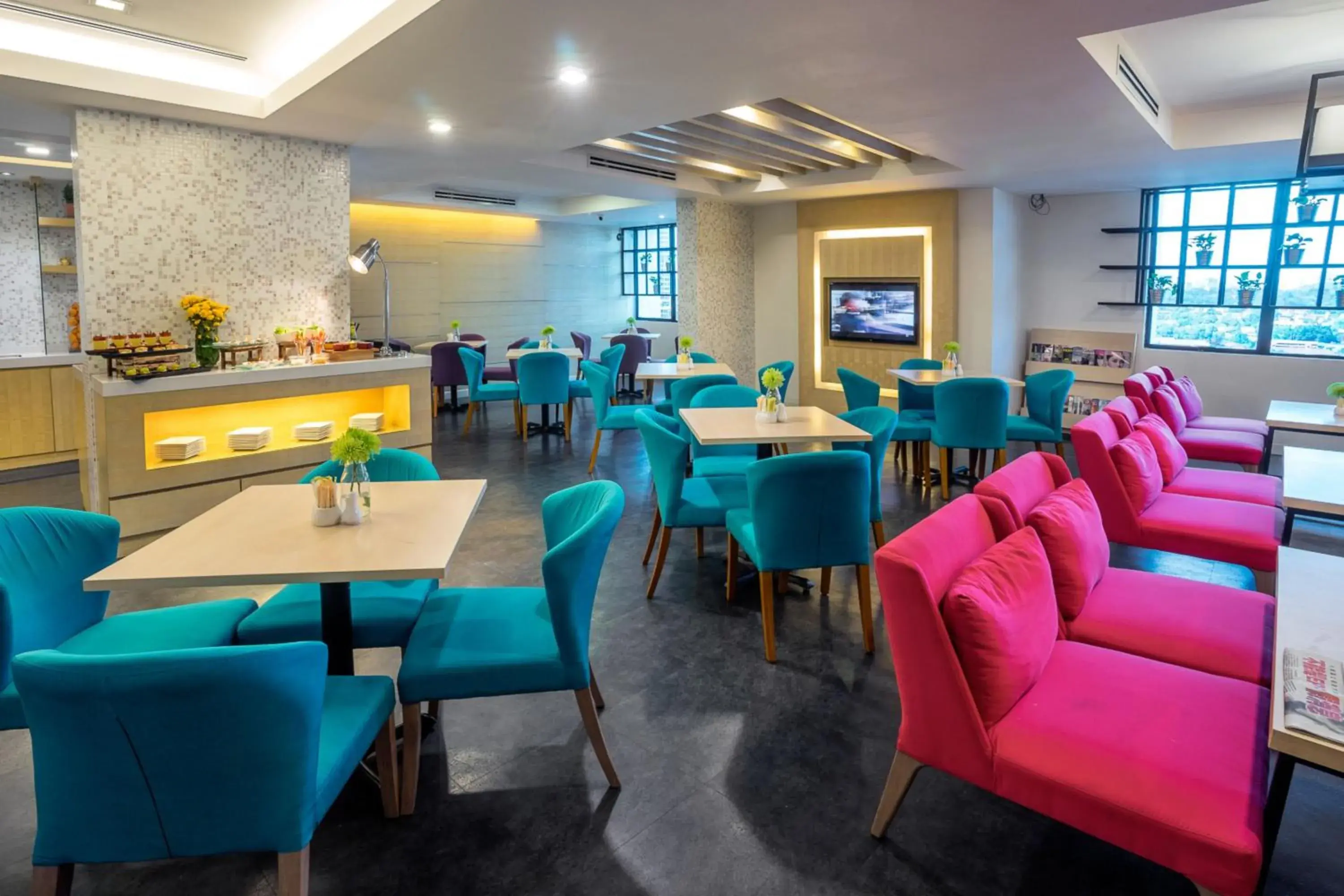 Lounge or bar, Restaurant/Places to Eat in Crystal Crown Hotel Petaling Jaya