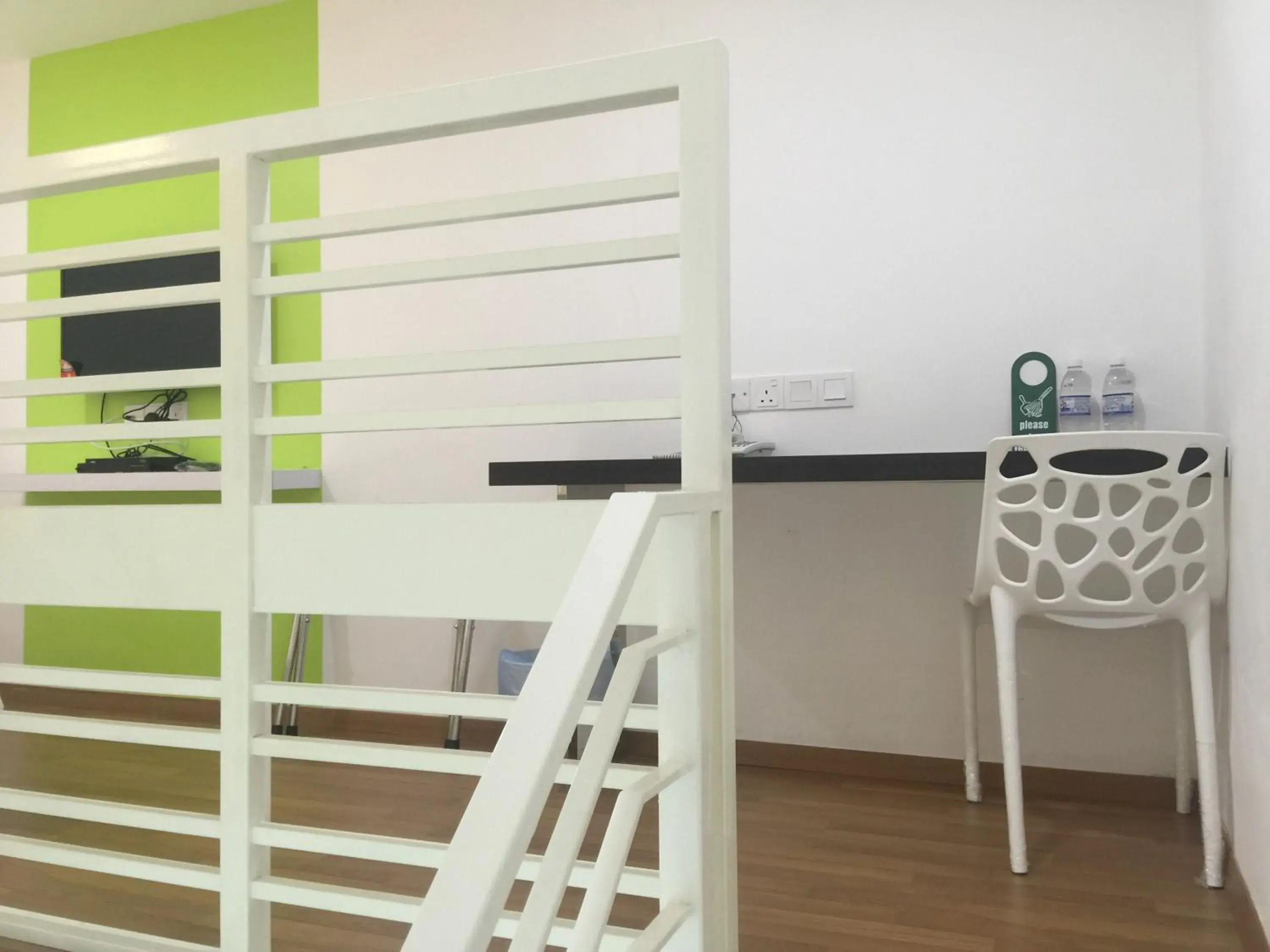 Seating area, Bunk Bed in Apple Inn Hotel