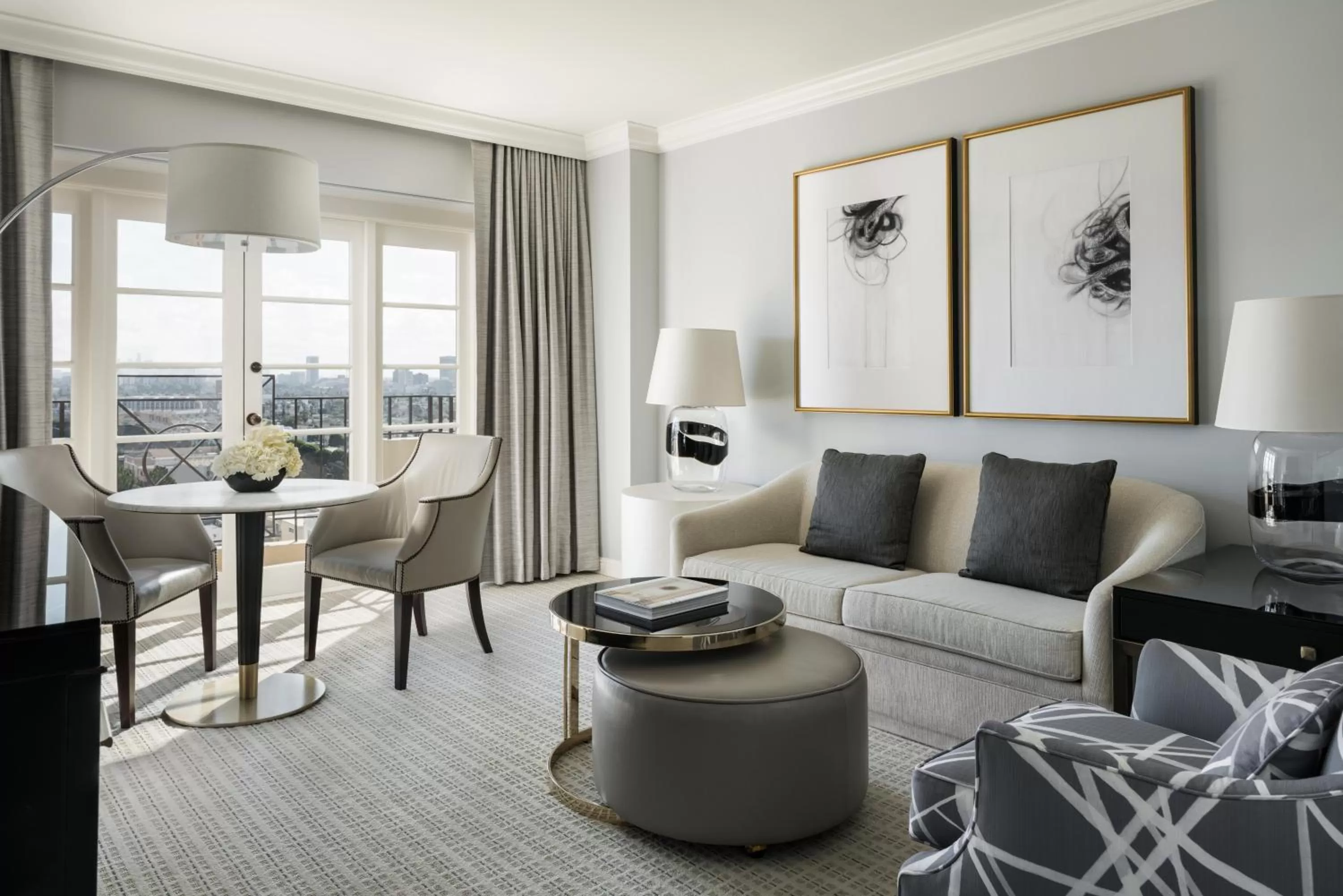 Living room in Four Seasons Hotel Los Angeles at Beverly Hills