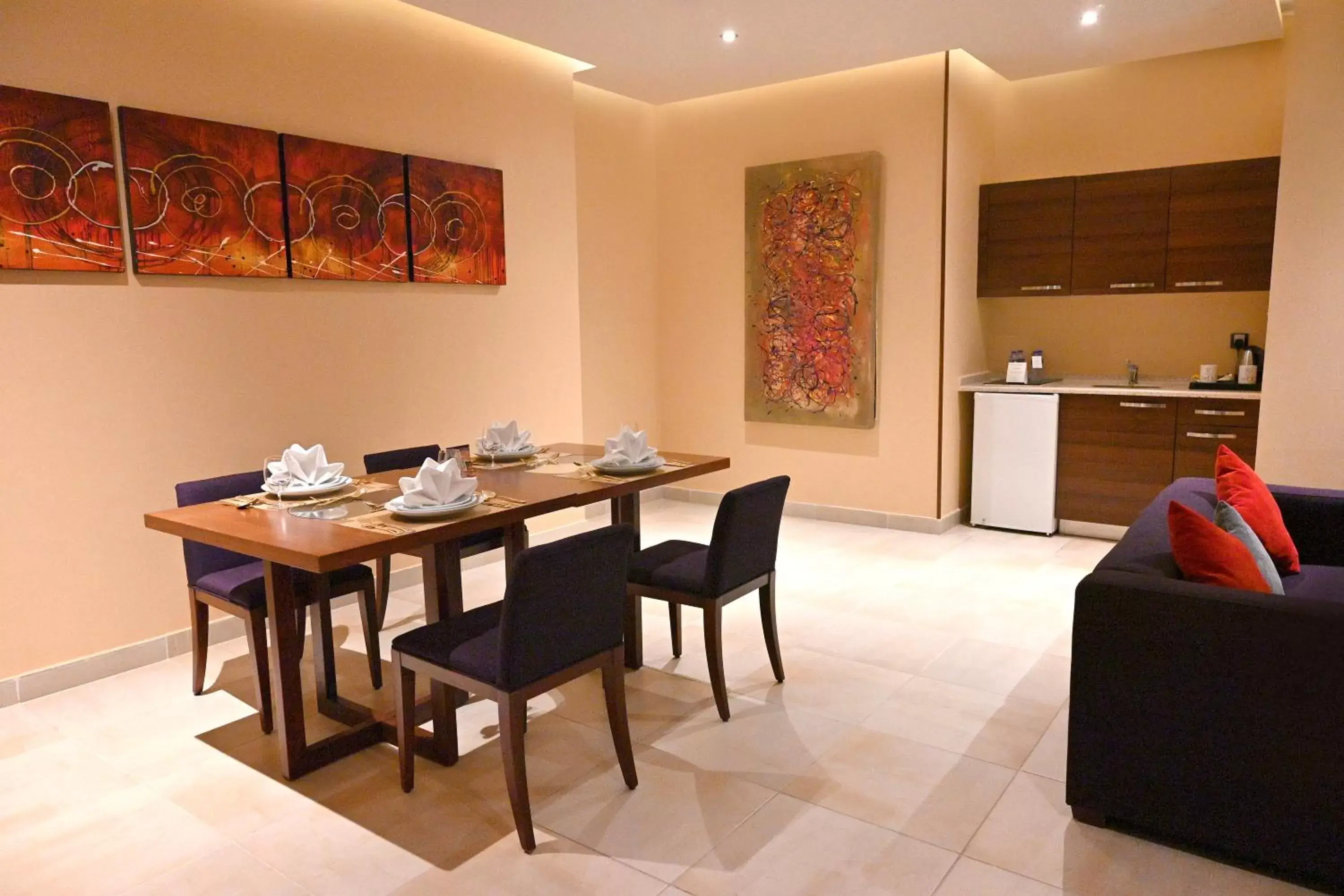 Dining area, Restaurant/Places to Eat in Q Suites Jeddah by EWA - Managed by HMH