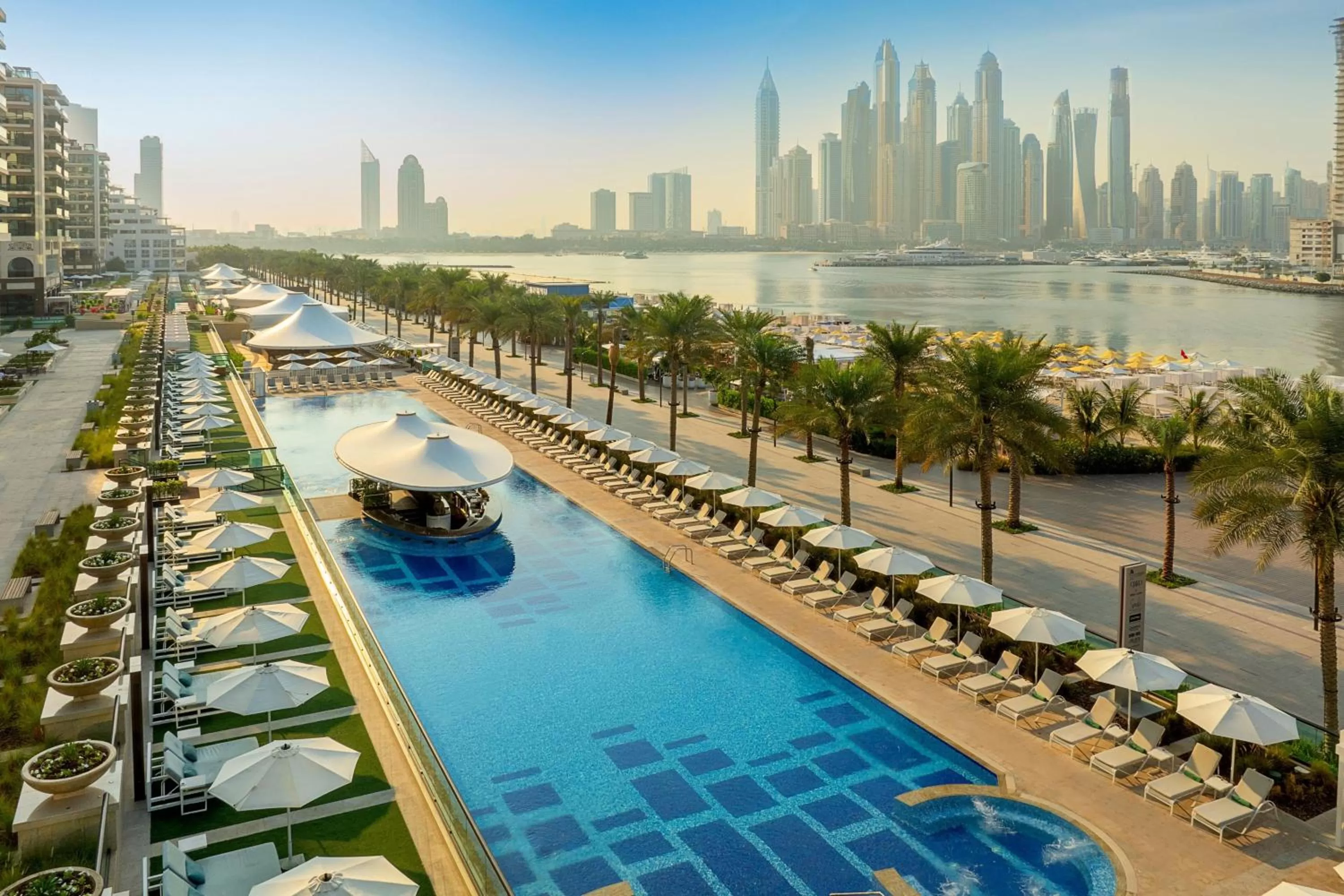 Swimming pool in Marriott Resort Palm Jumeirah, Dubai