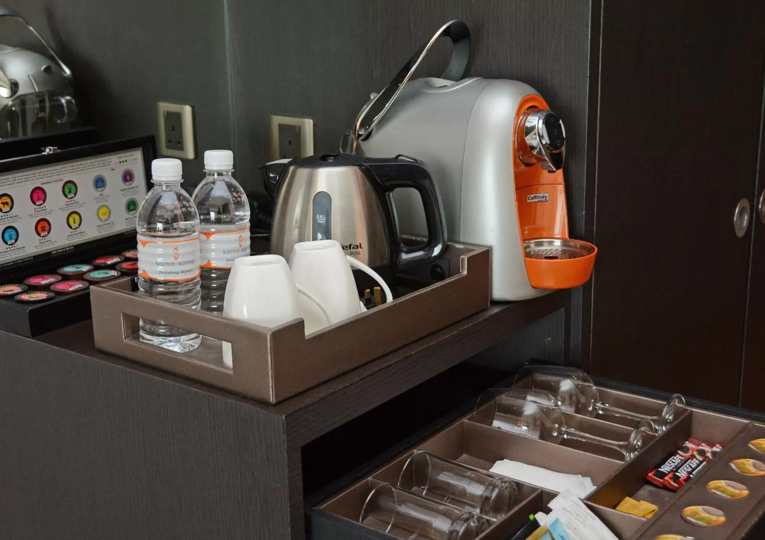 Coffee/tea facilities, Kitchen/Kitchenette in Sama Sama Hotel KLIA