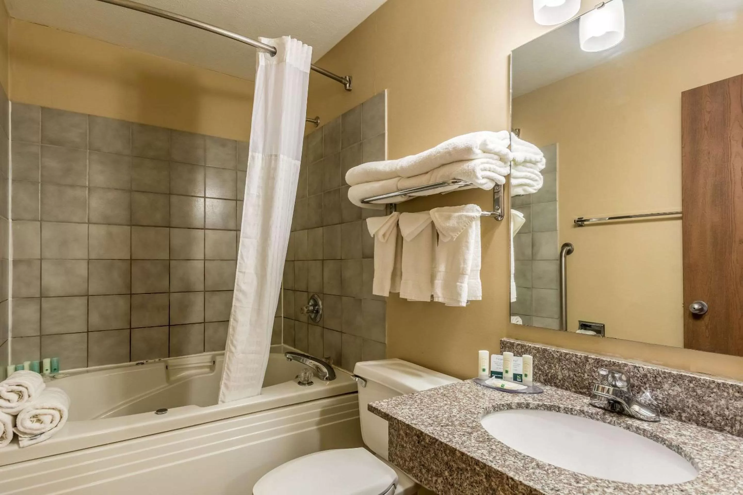 Photo of the whole room in Quality Inn I-74 Batesville