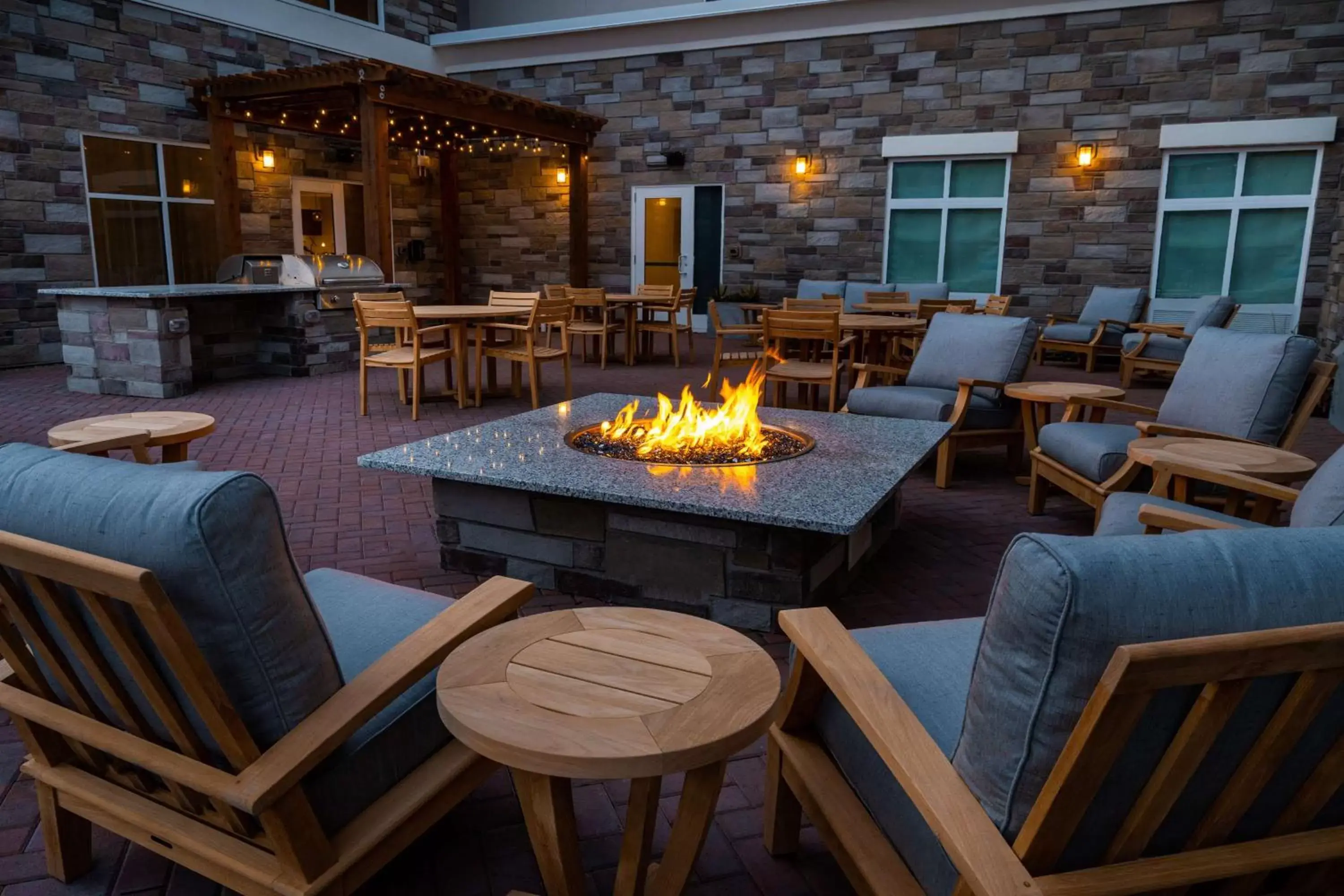 Patio, Restaurant/Places to Eat in Homewood Suites By Hilton Rancho Cordova, Ca