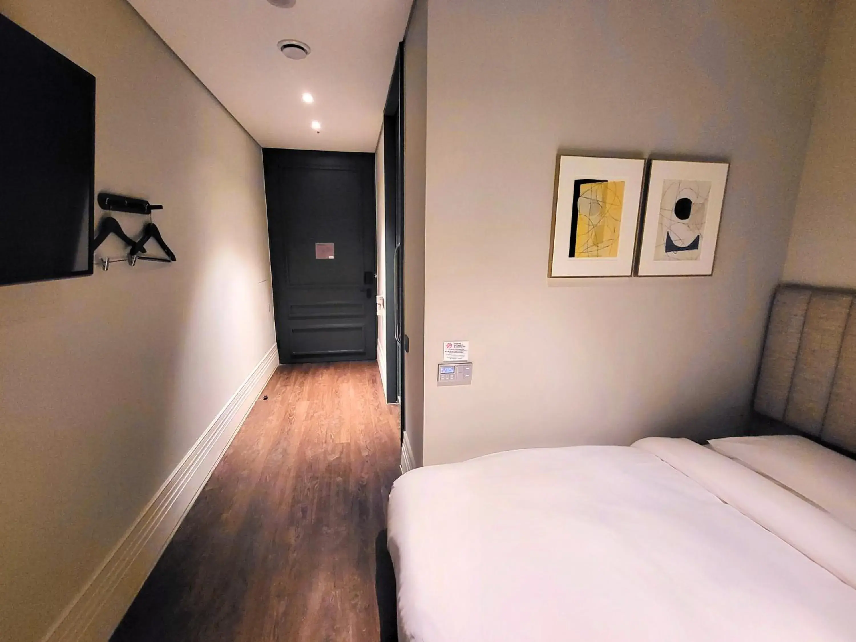 Photo of the whole room, Bed in Hotel Crescendo Seoul