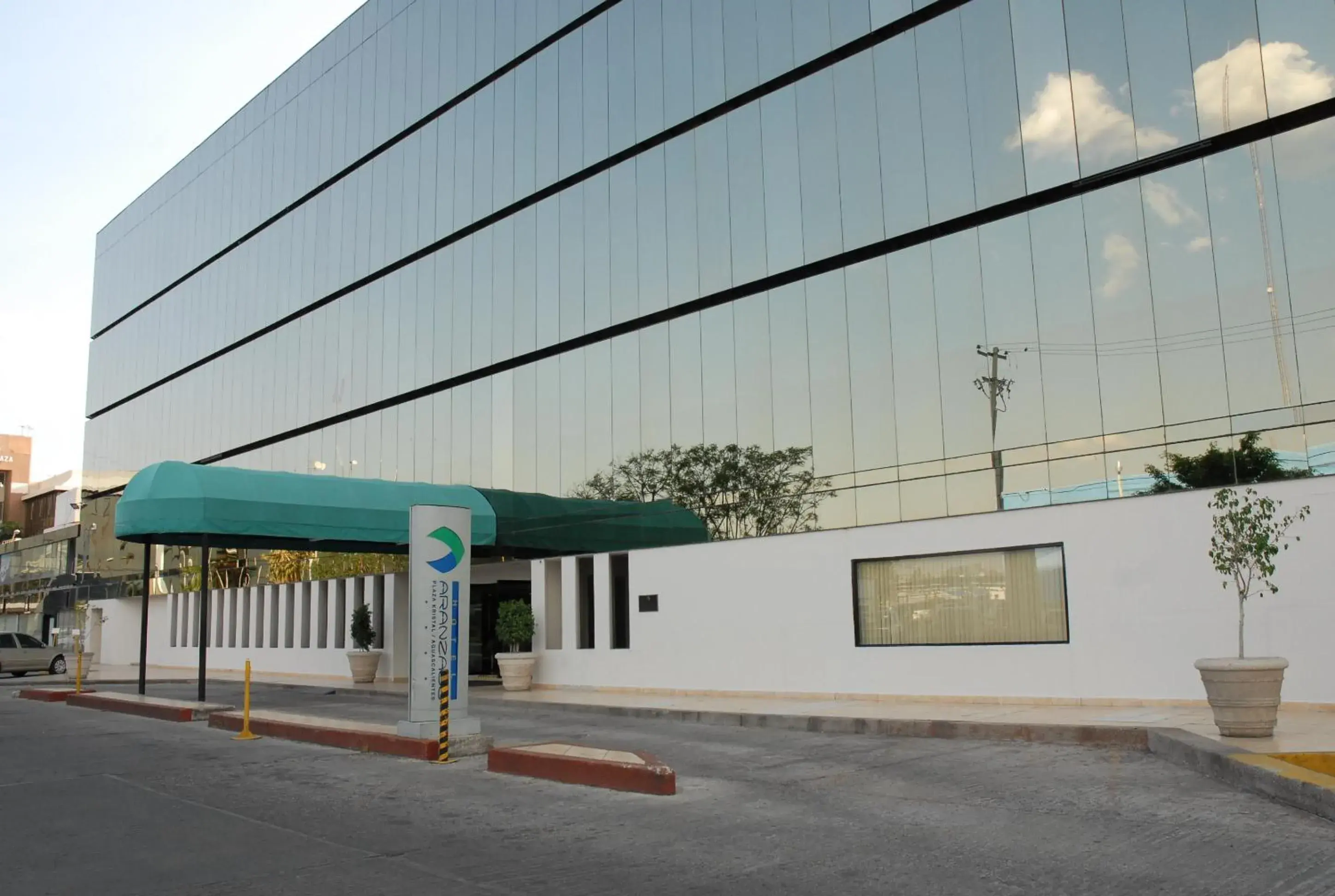 Facade/entrance, Property Building in Aranzazu Plaza Kristal Aguascalientes