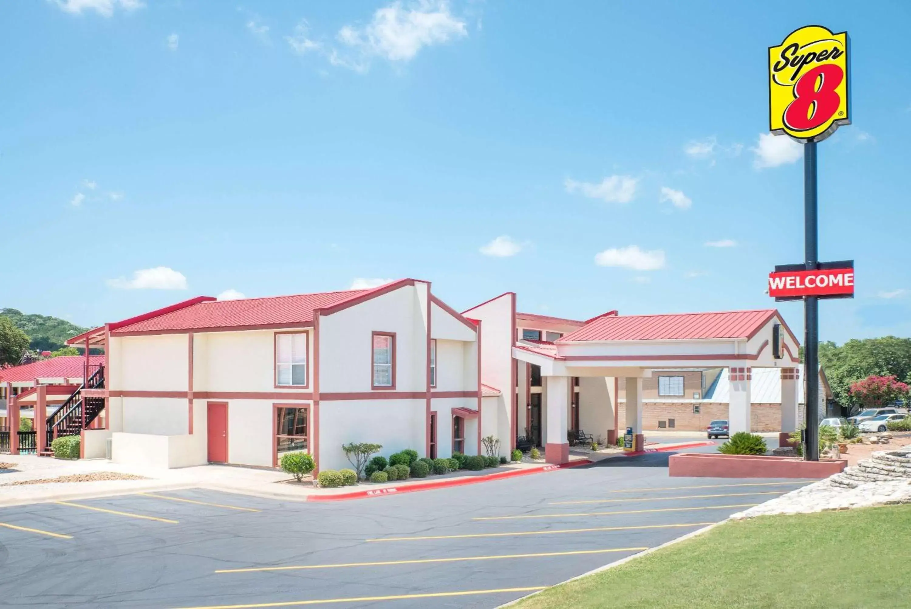 Property Building in Super 8 by Wyndham Kerrville TX