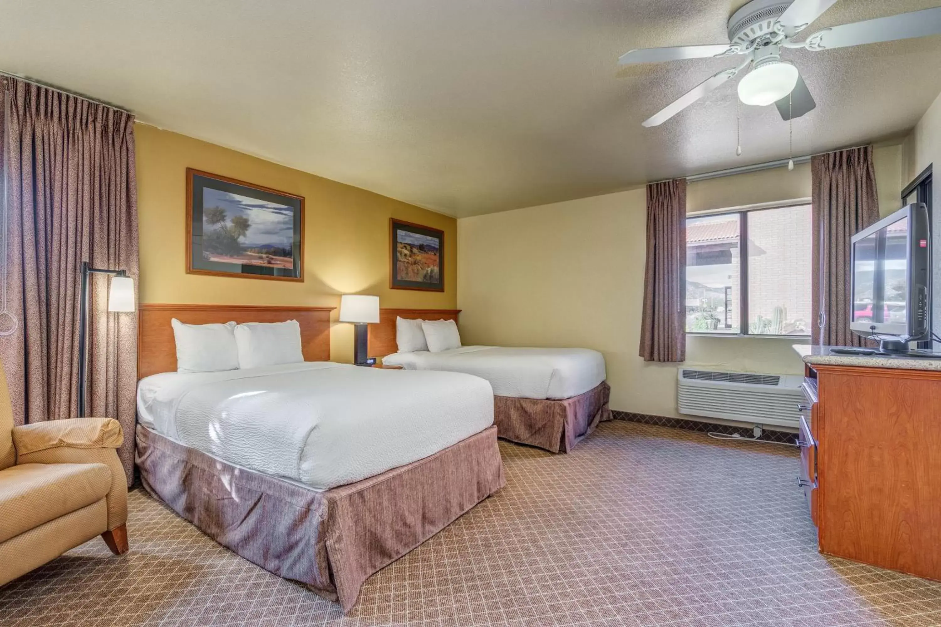 Bedroom, Bed in Sierra Suites Boutique Hotel