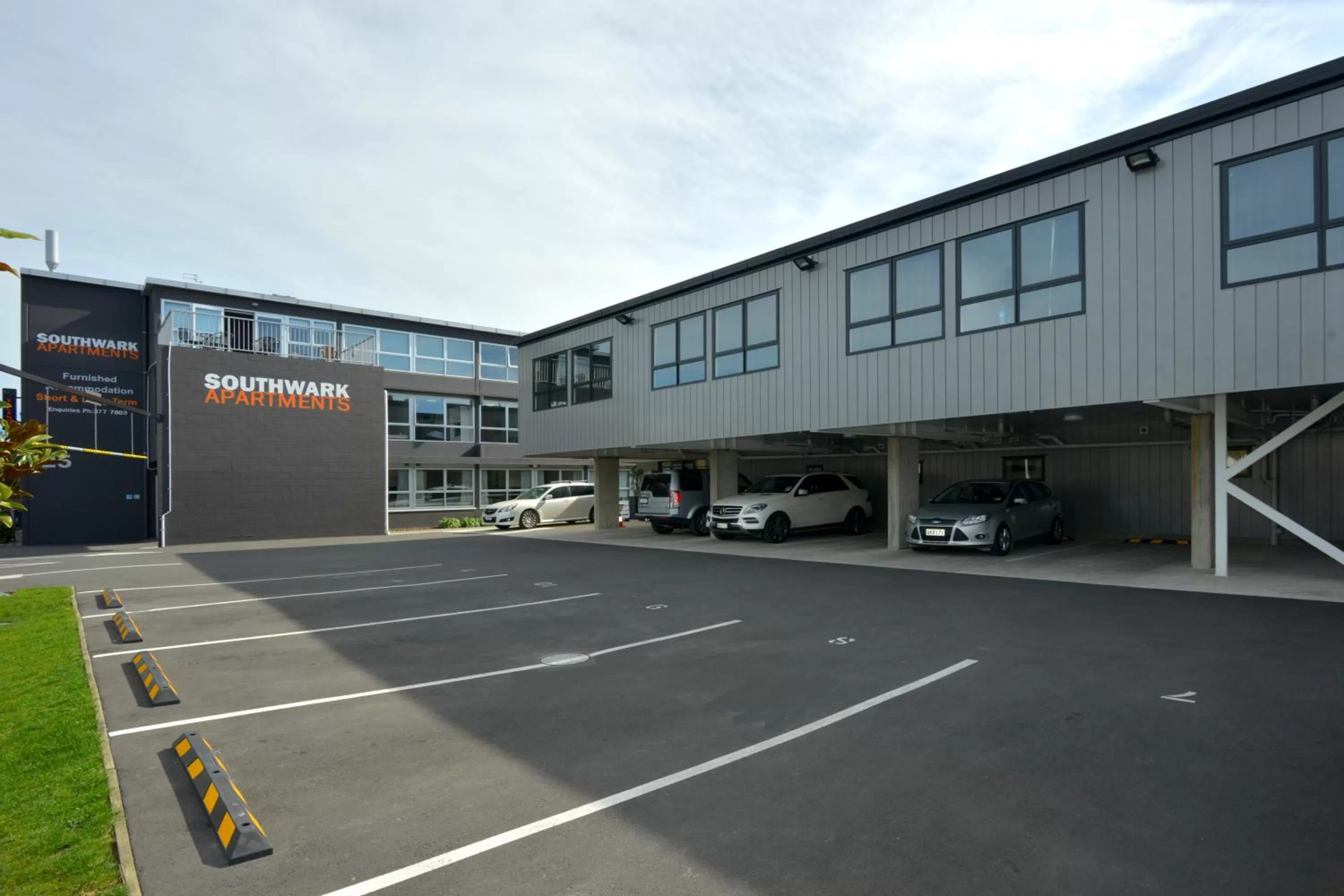 Property building in Southwark Hotel & Apartments